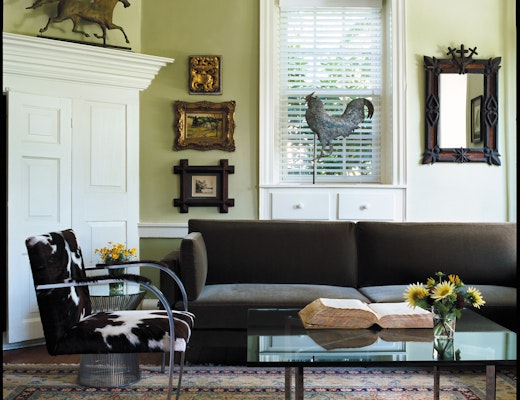 Divina Sofa, Flat Bar Brno, Barcelona Coffee Table Divina Sofa, Flat Bar Brno, Barcelona Coffee Table