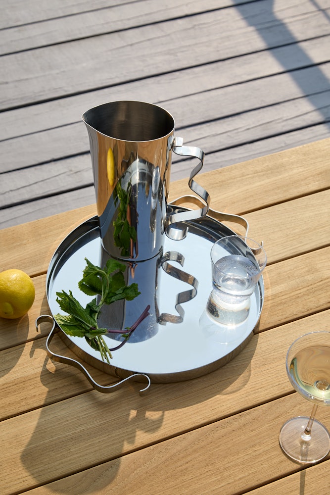 Squiggle Pitcher