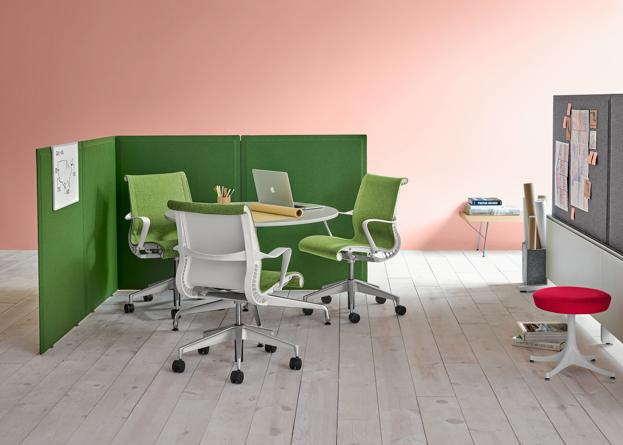 Canvas Office Landscape Dock-Based with Freestanding Pari Screens