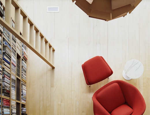 Saarinen Womb Chair, Saarinen Side Table Saarinen Womb Chair, Saarinen Side Table