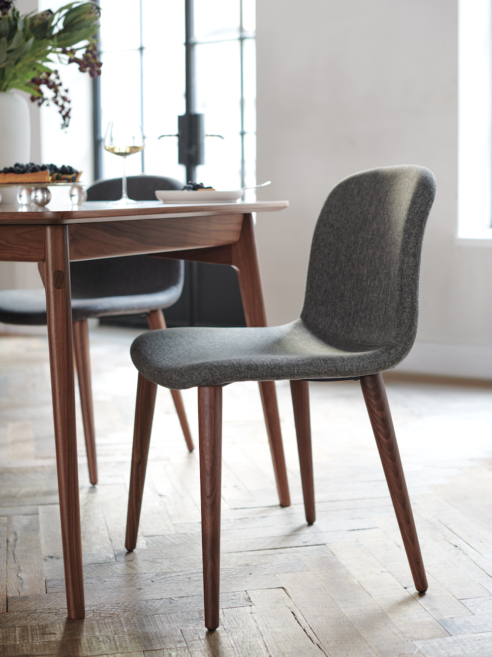 Bacco Chair in Duet Night at dining table