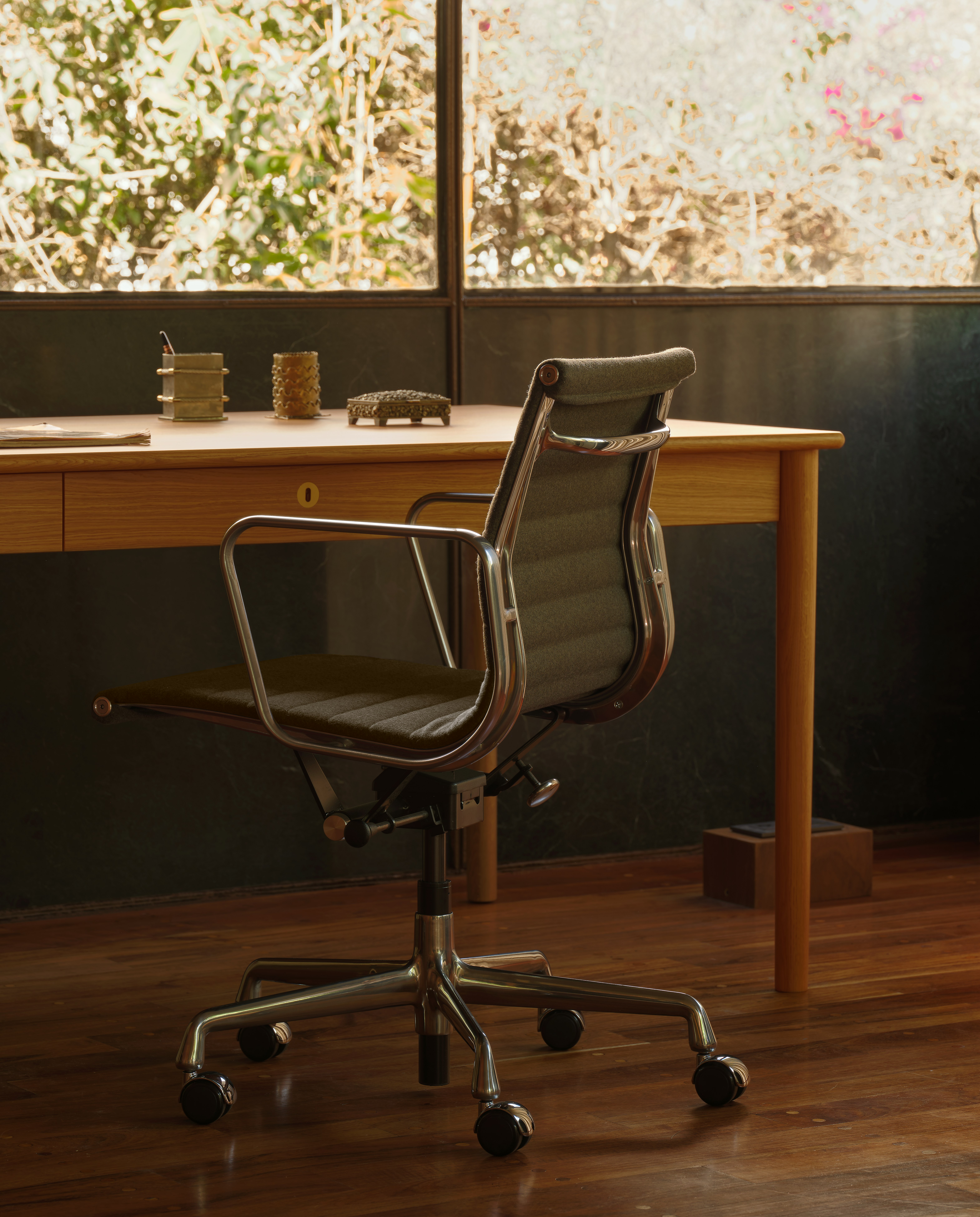 Eames Aluminum Group Chair