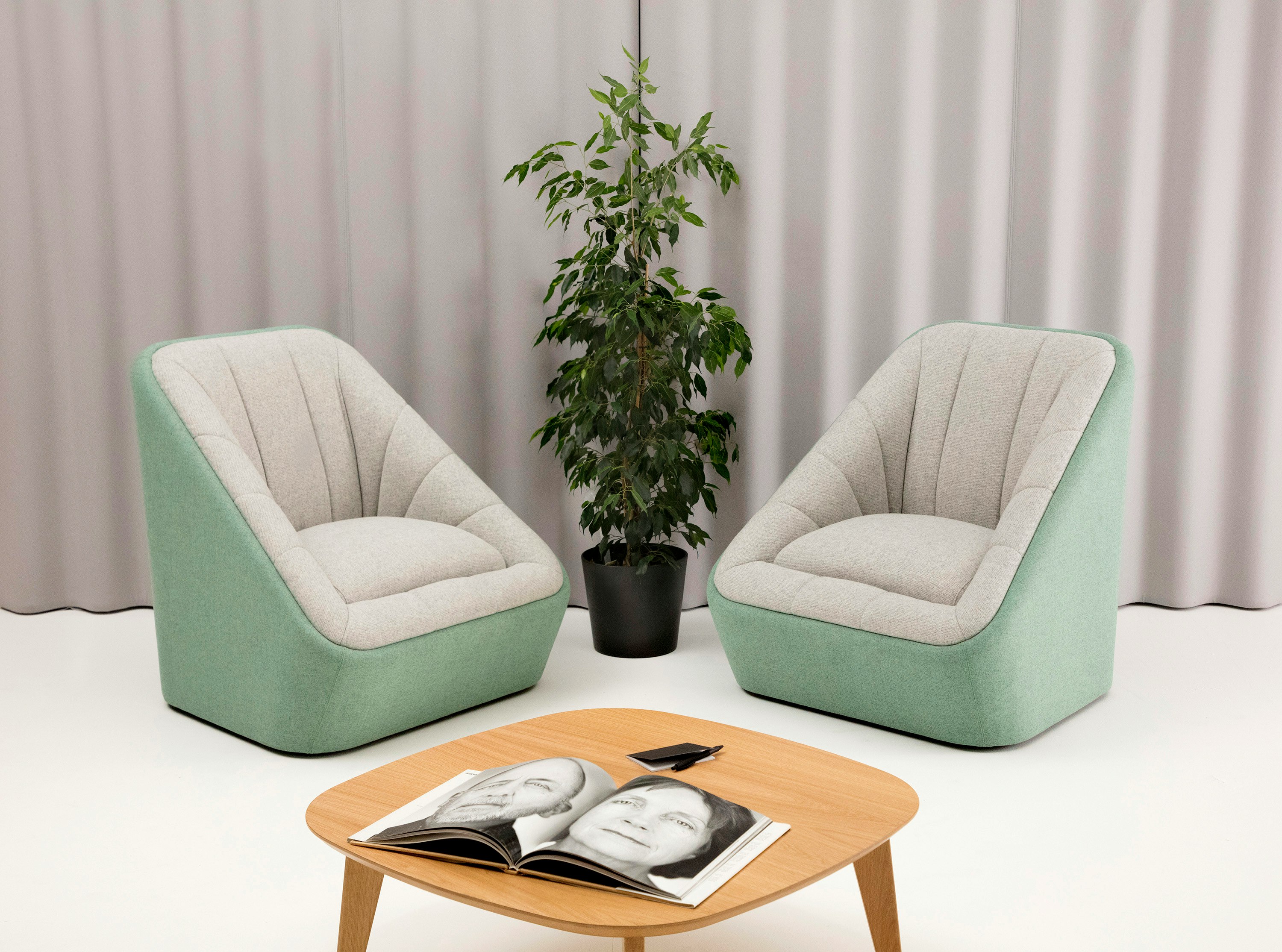 Dalby Coffee Table with Fiji Chairs