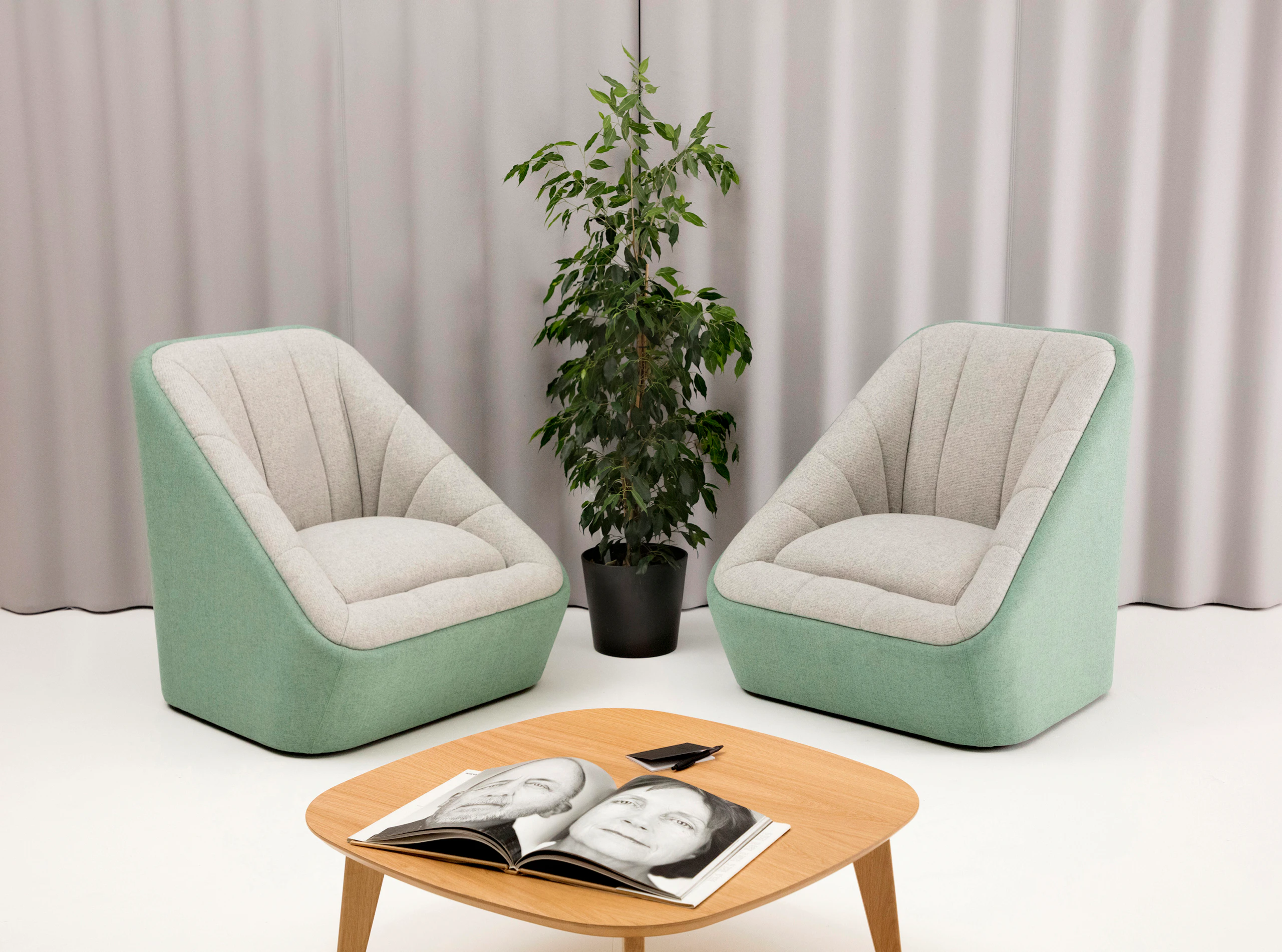 Dalby Coffee Table with Fiji Chairs