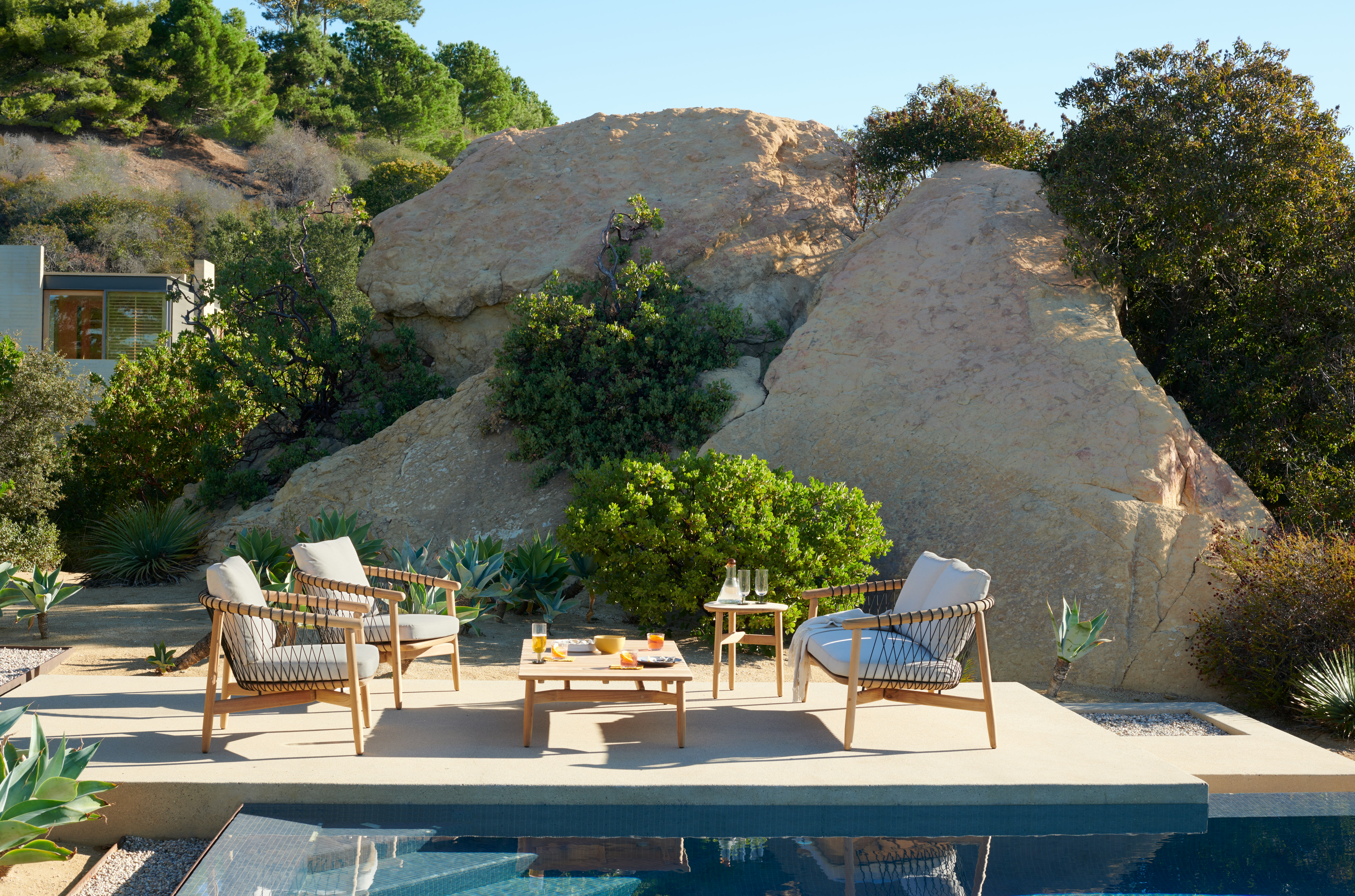 Crosshatch Outdoor Lounge Chair