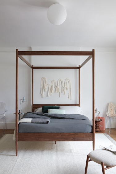 Cove Canopy Bed