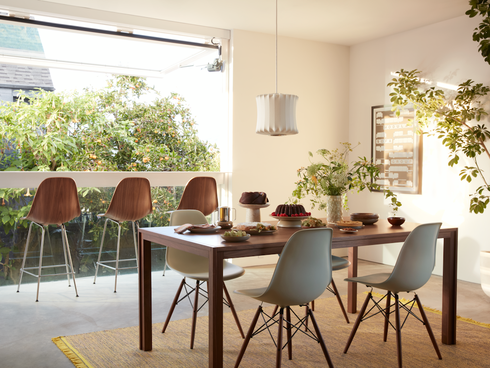 Doubleframe Table and Eames Shell chairs