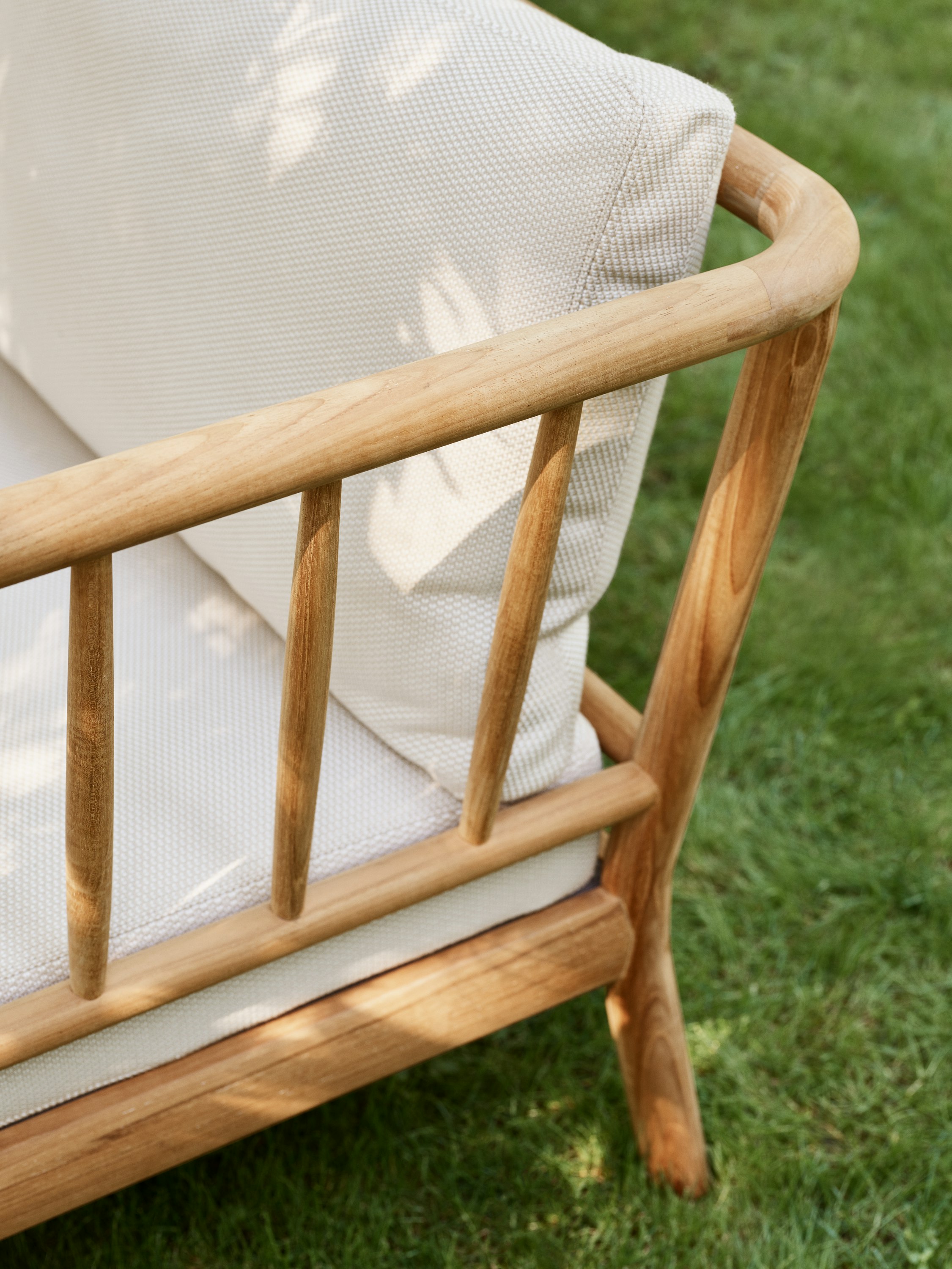 Tradition Outdoor Chaise Sectional with Table