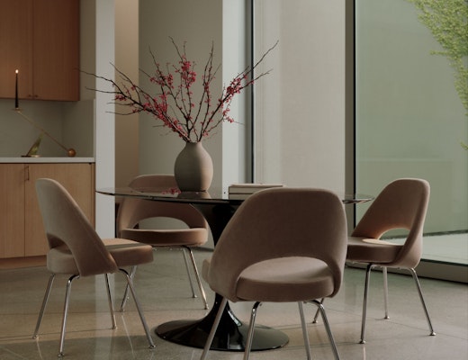 Saarinen Round Dining Table with Saarinen Executive Chairs Saarinen Round Dining Table Executive Chair