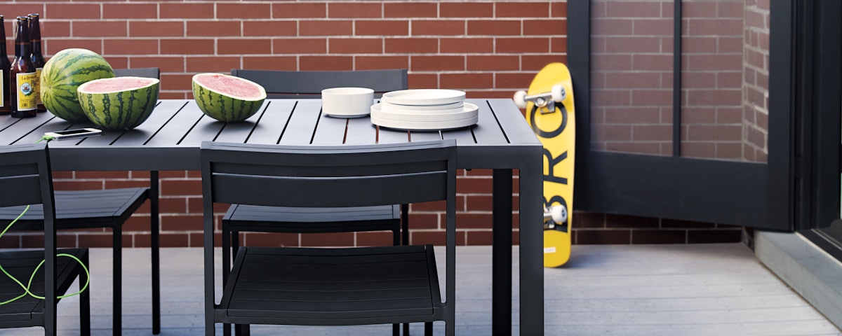 Eos Dining Set in an outdoor patio setting