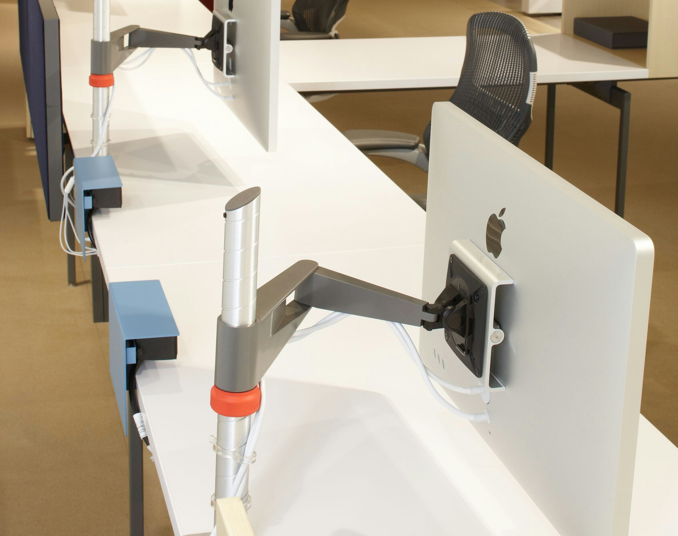Sapper™ Single Monitor Arm | Knoll