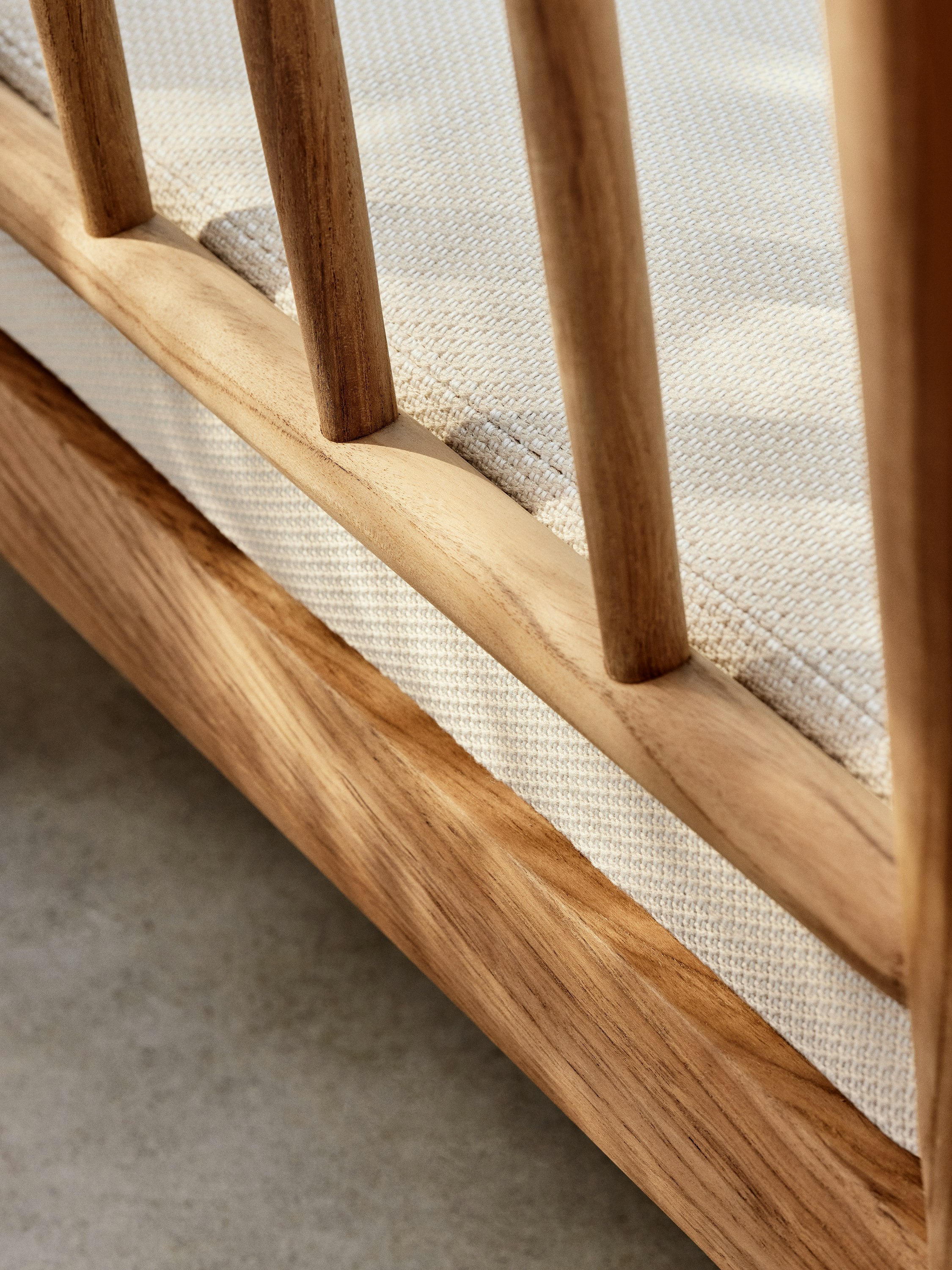 Tradition Outdoor Chaise Sectional with Table