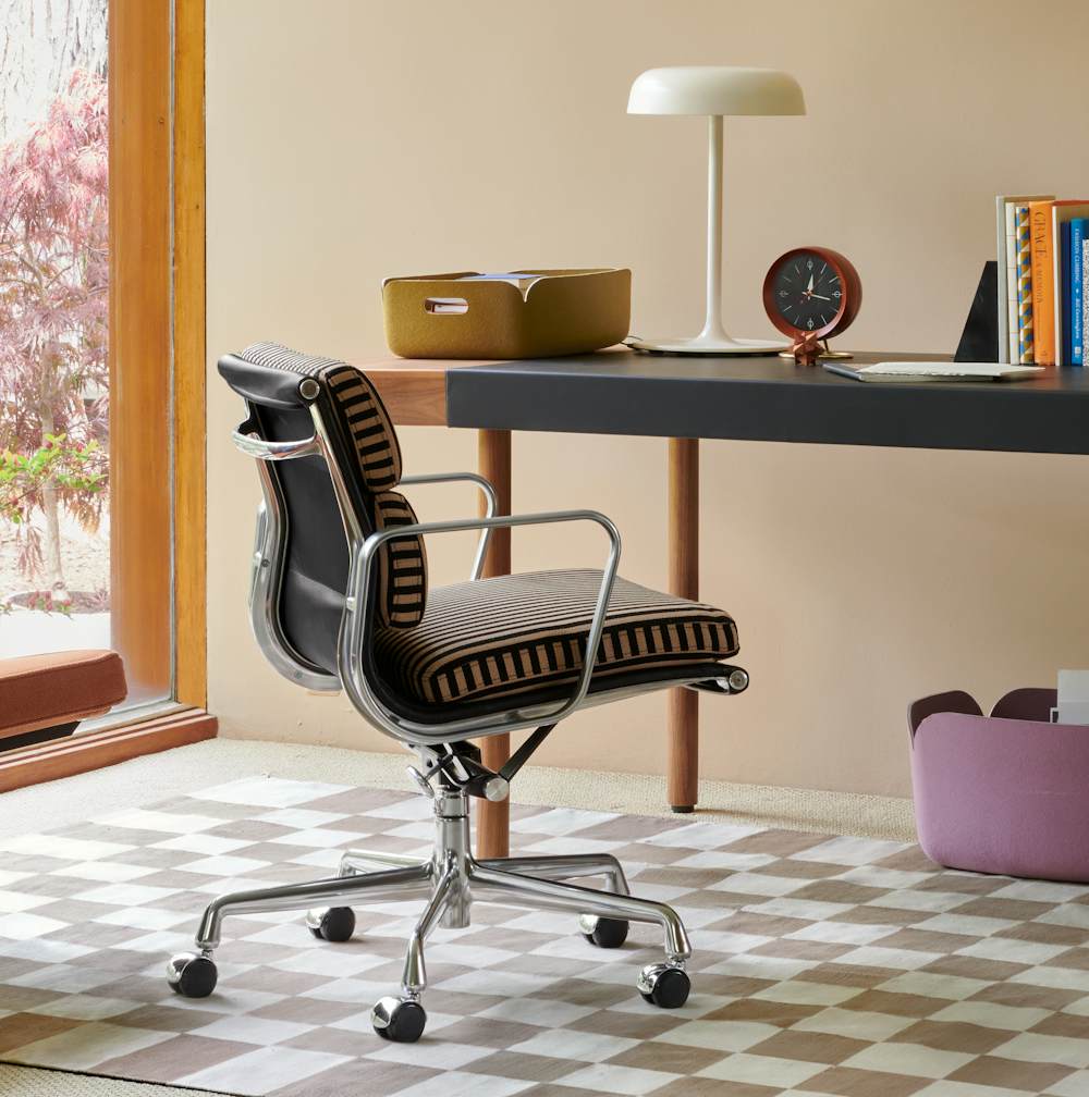 S type wire chair online hotsell
