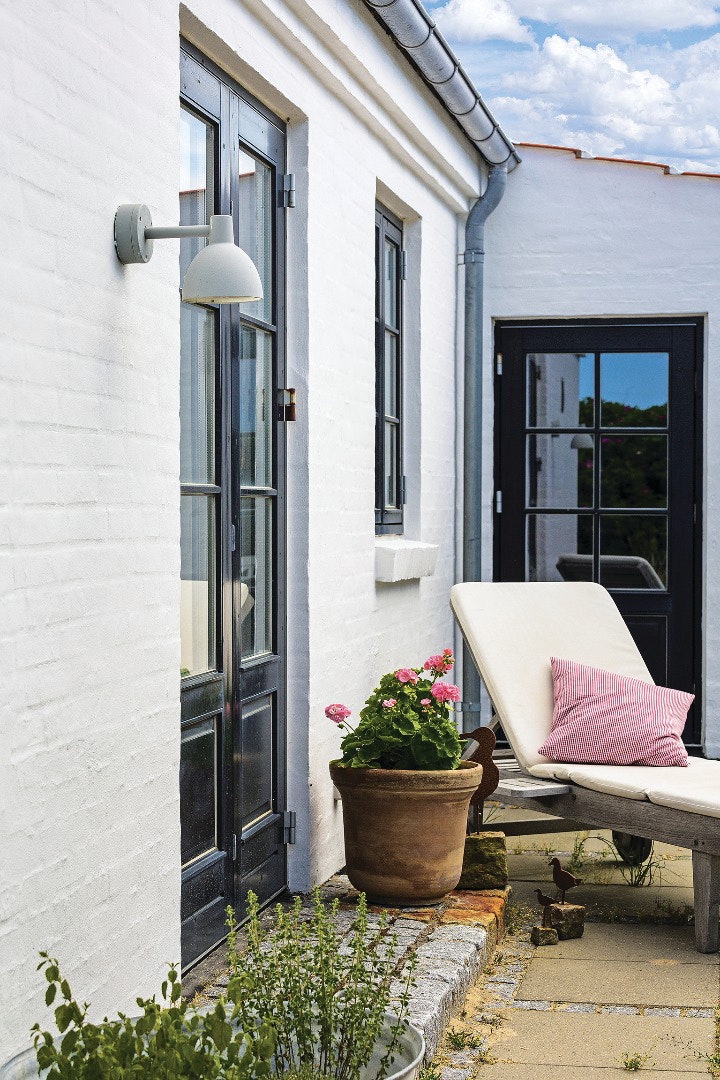 Toldbod Outdoor Wall Sconce