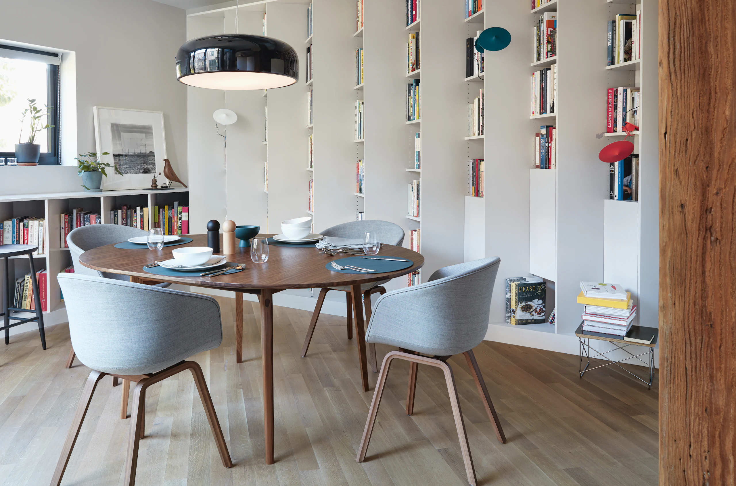 Dulwich Round Extension Table with About A Chair 23 Upholstered Armchair