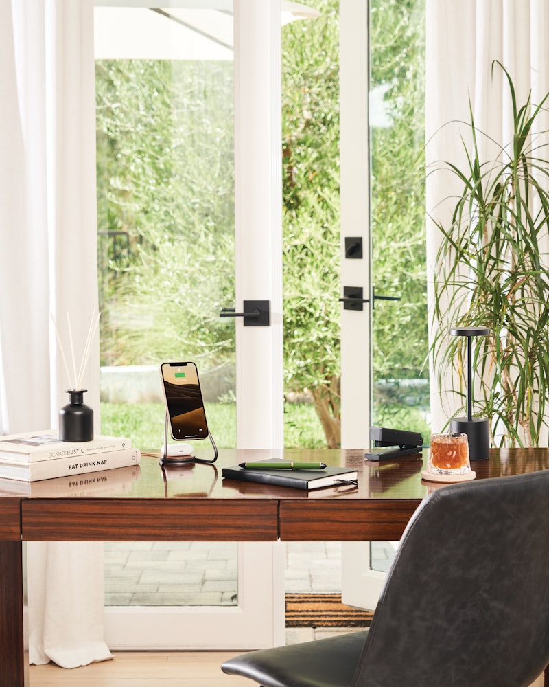 Courant MAG:2 Magnetic Charging Stand