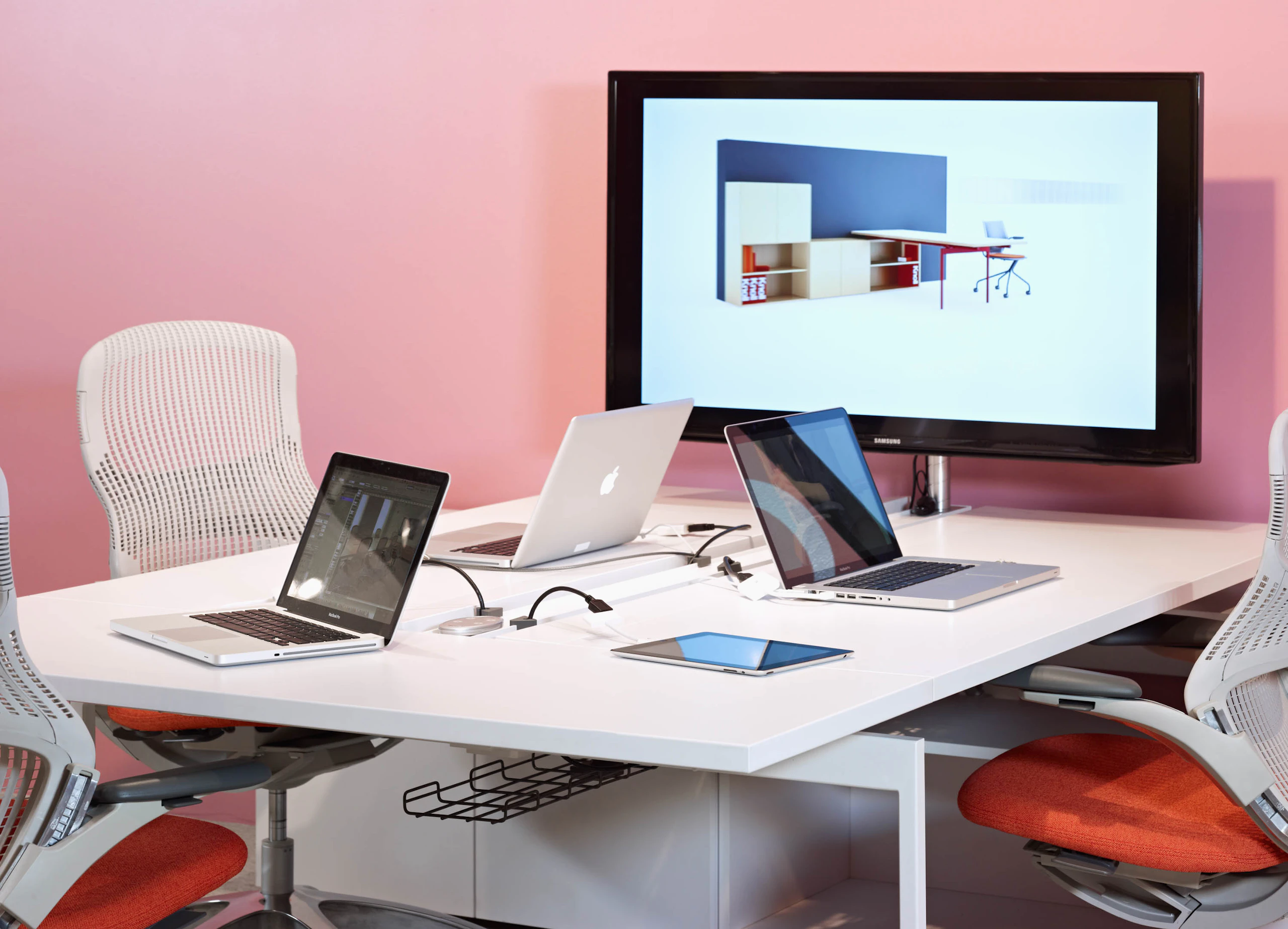 Knoll Antenna Workspaces