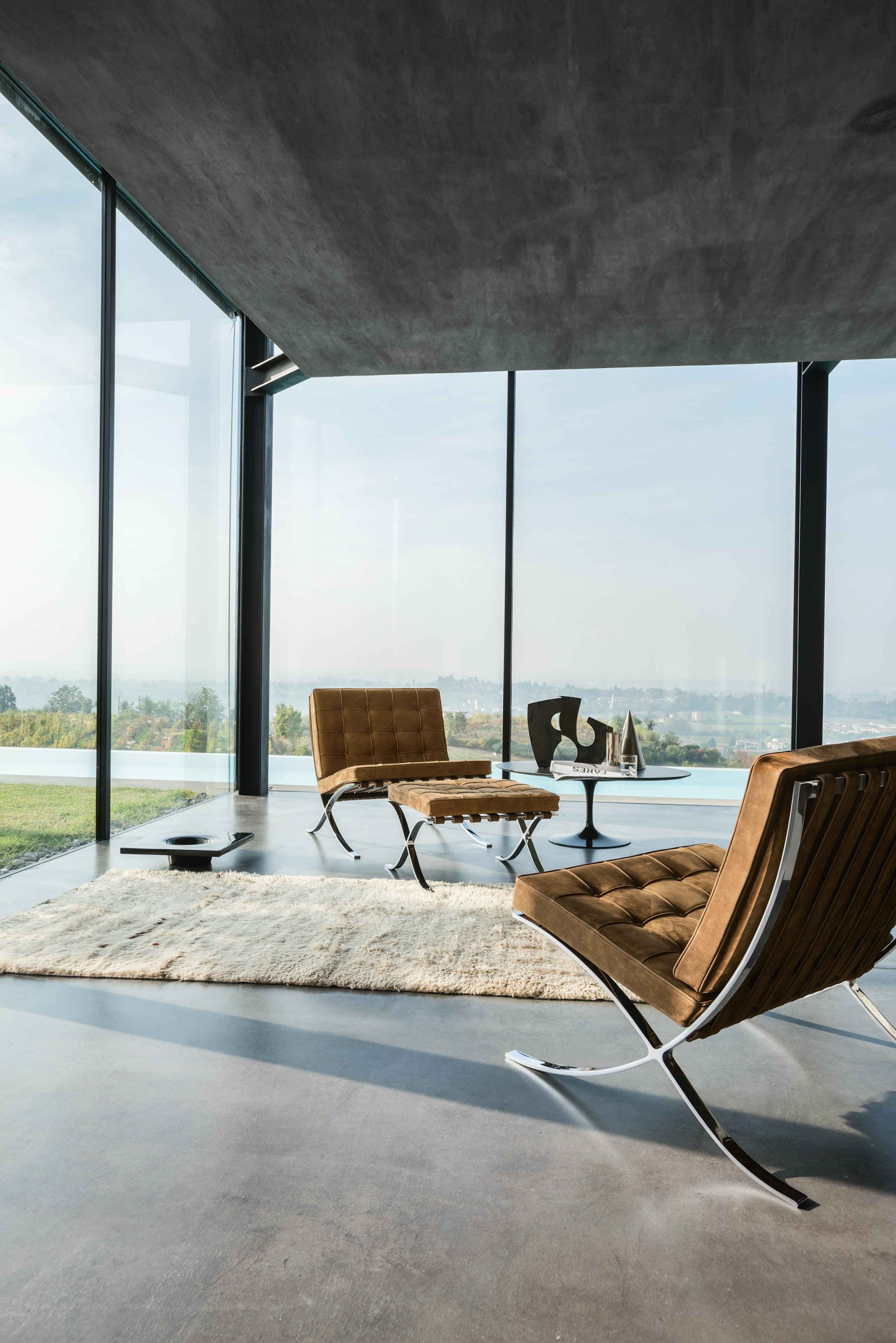 Barcelona Chair, Barcelona Stool, Saarinen Coffee Table