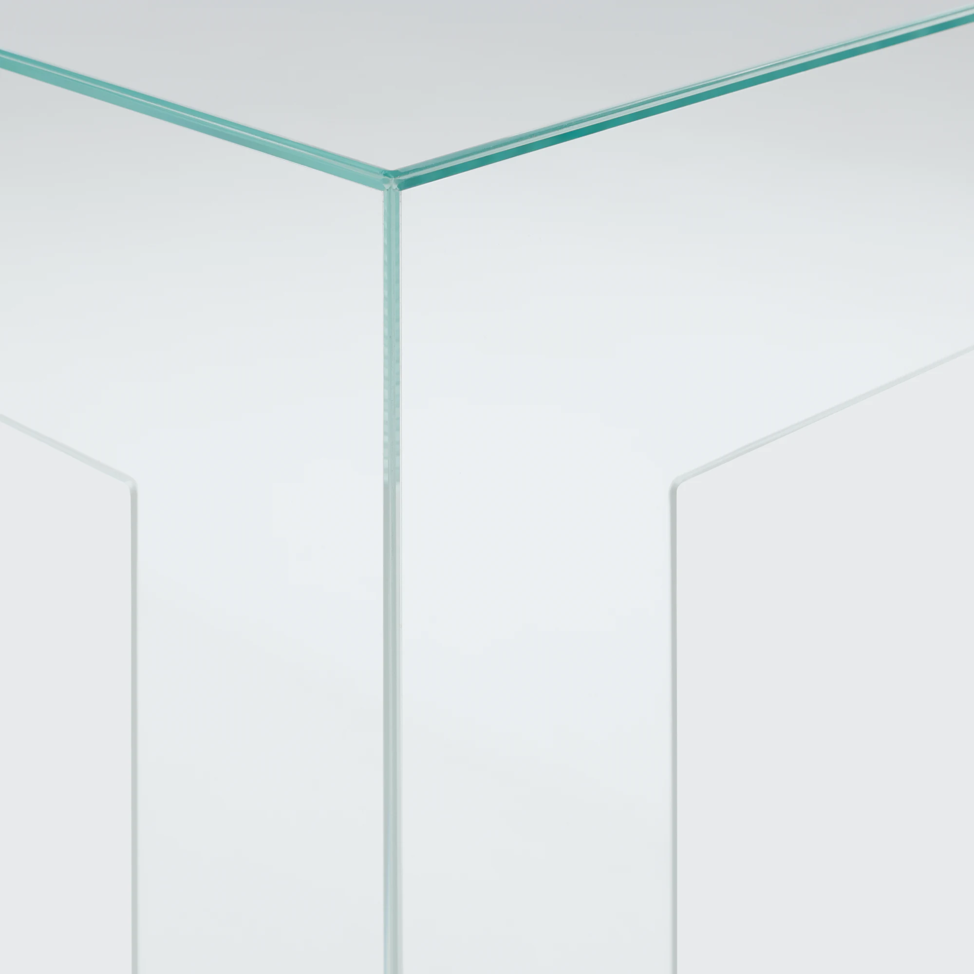 Close-up of Atlantis Tavoli coffee table metal frame and corner joint in teal