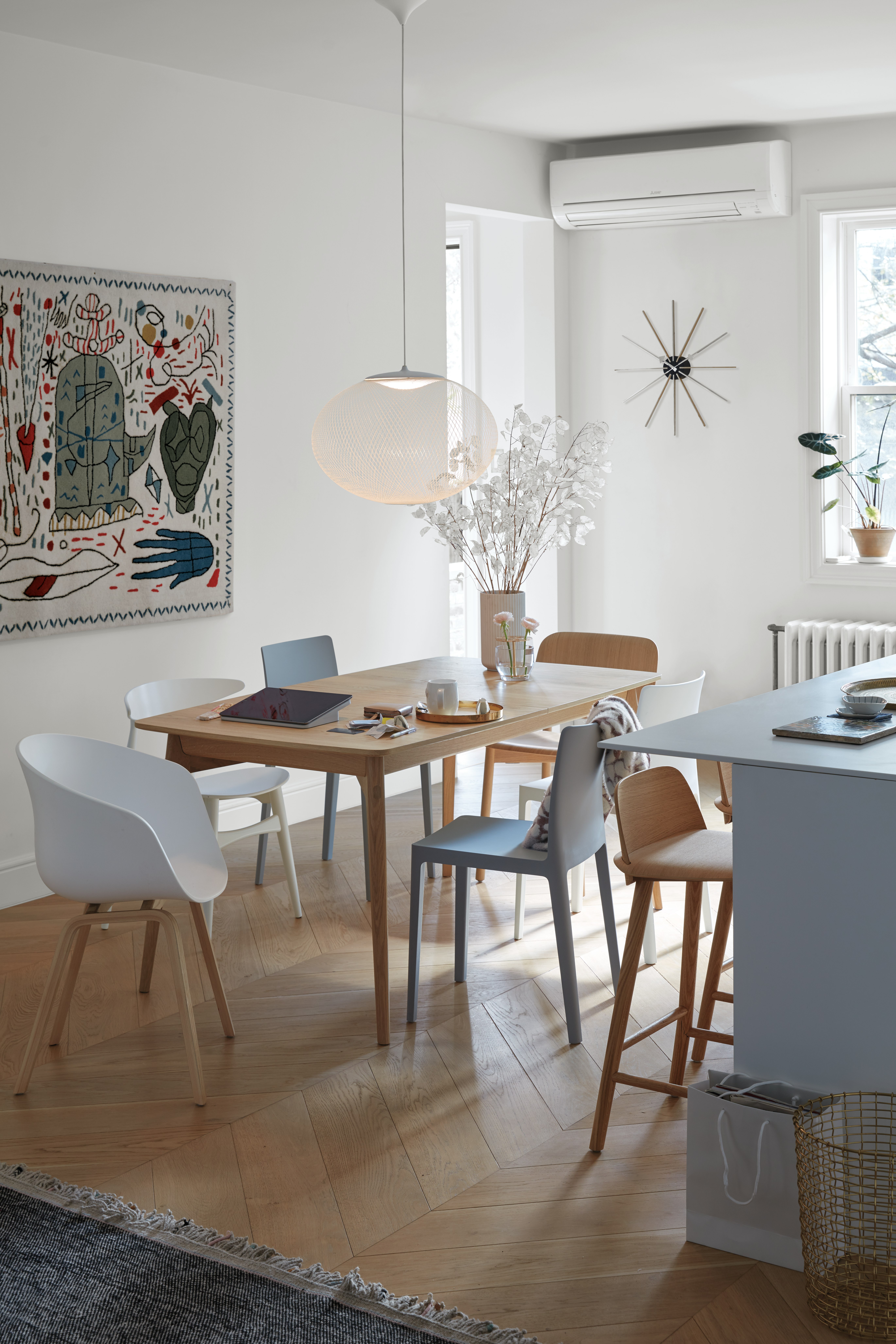 &Eacute;l&eacute;mentaire Chair