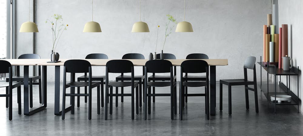 Workshop Chair - Black,  70/70 Table - oak/Black,  Ambit Pendant (Ø 25) - Beige-Green