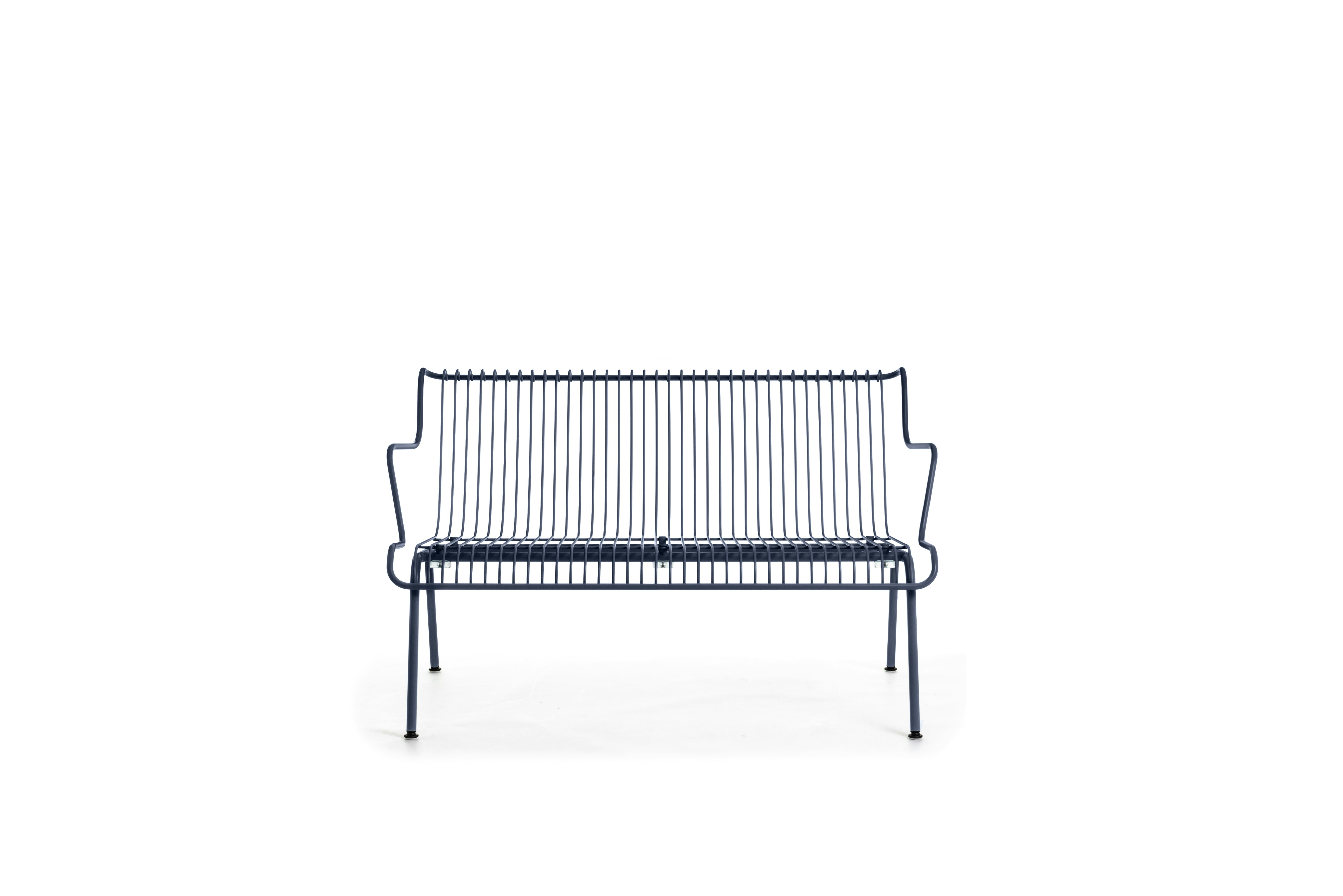 South Outdoor Lounge Bench with Arms