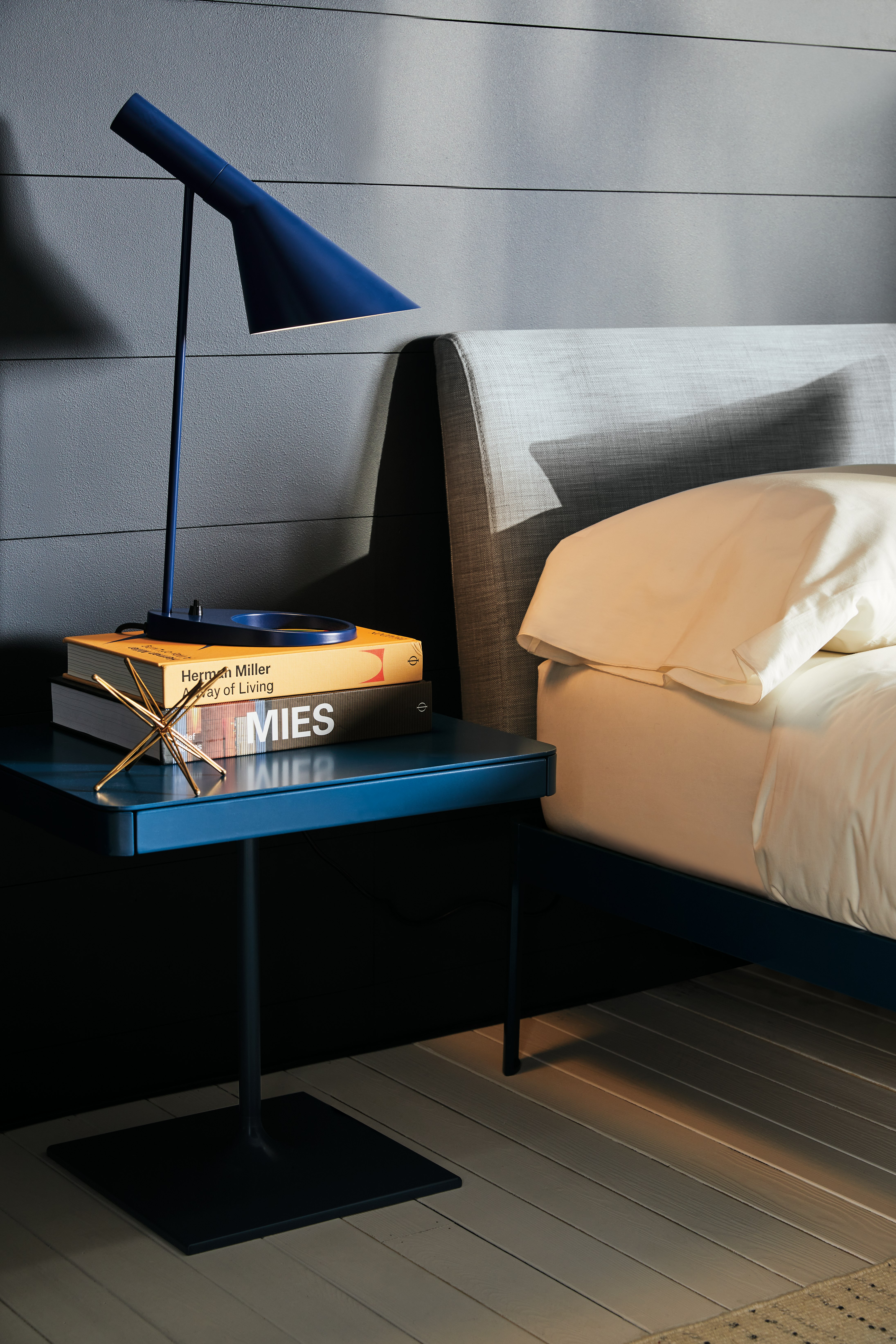 Min Bedside Pedestal Table 