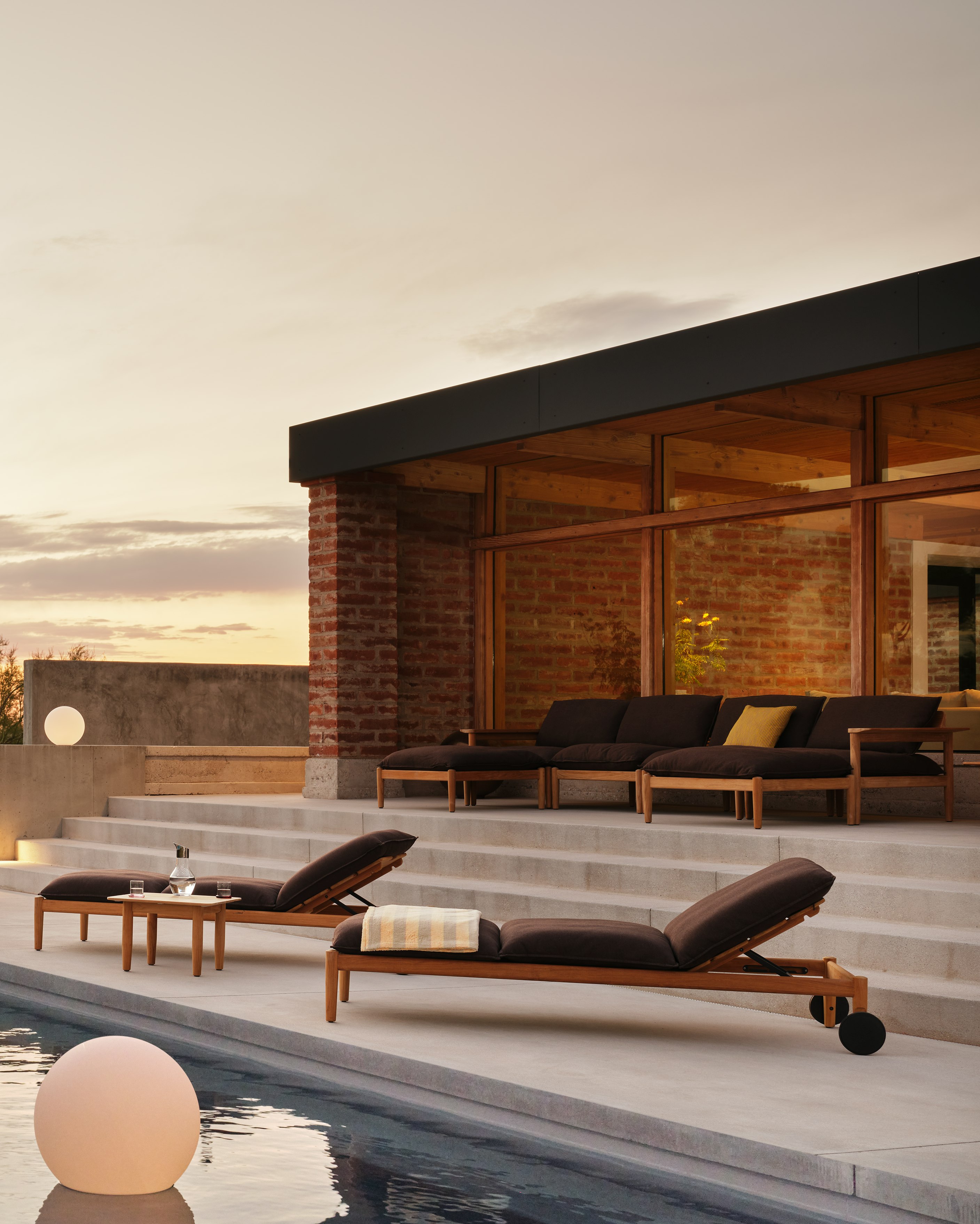 Terassi Chaise Lounge in sable