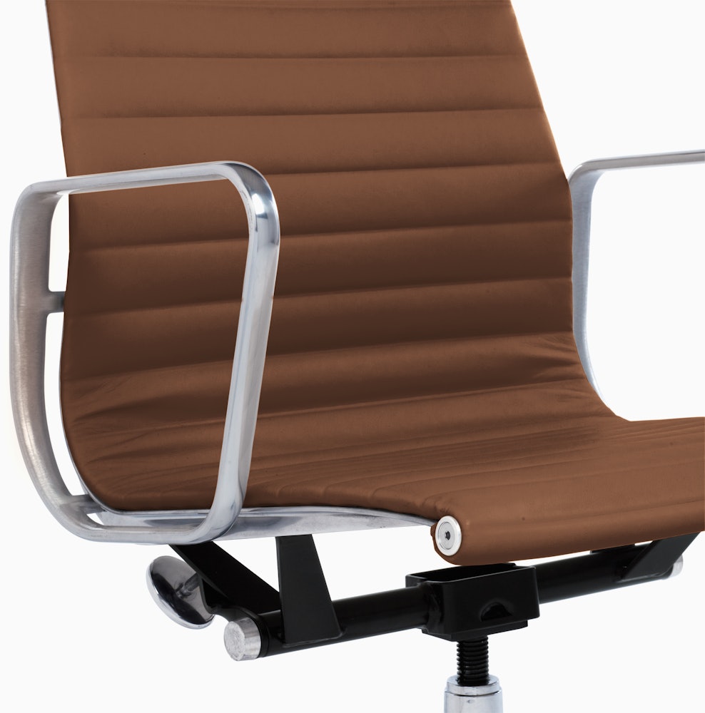 Eames Aluminum Group Management Chair