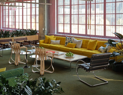 Knoll at Fulton Market | Hospitality and Café Design Days 2021 florence knoll sofa florence knoll coffee table cross-check chair wassily chair knoll at fulton market lounge