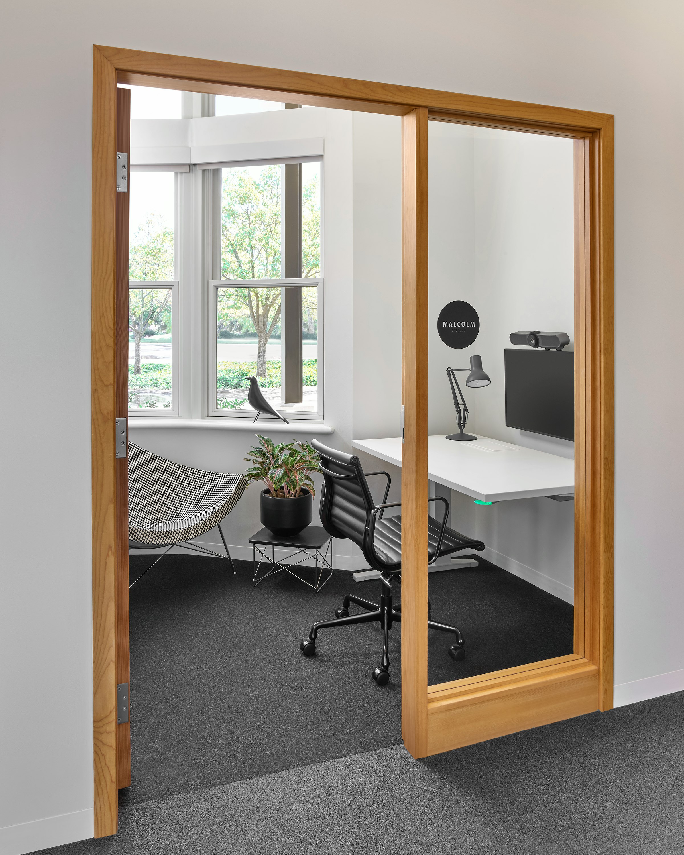 A private office with Renew Rectangular Table next to an Eames Aluminum Group Management Chair.
