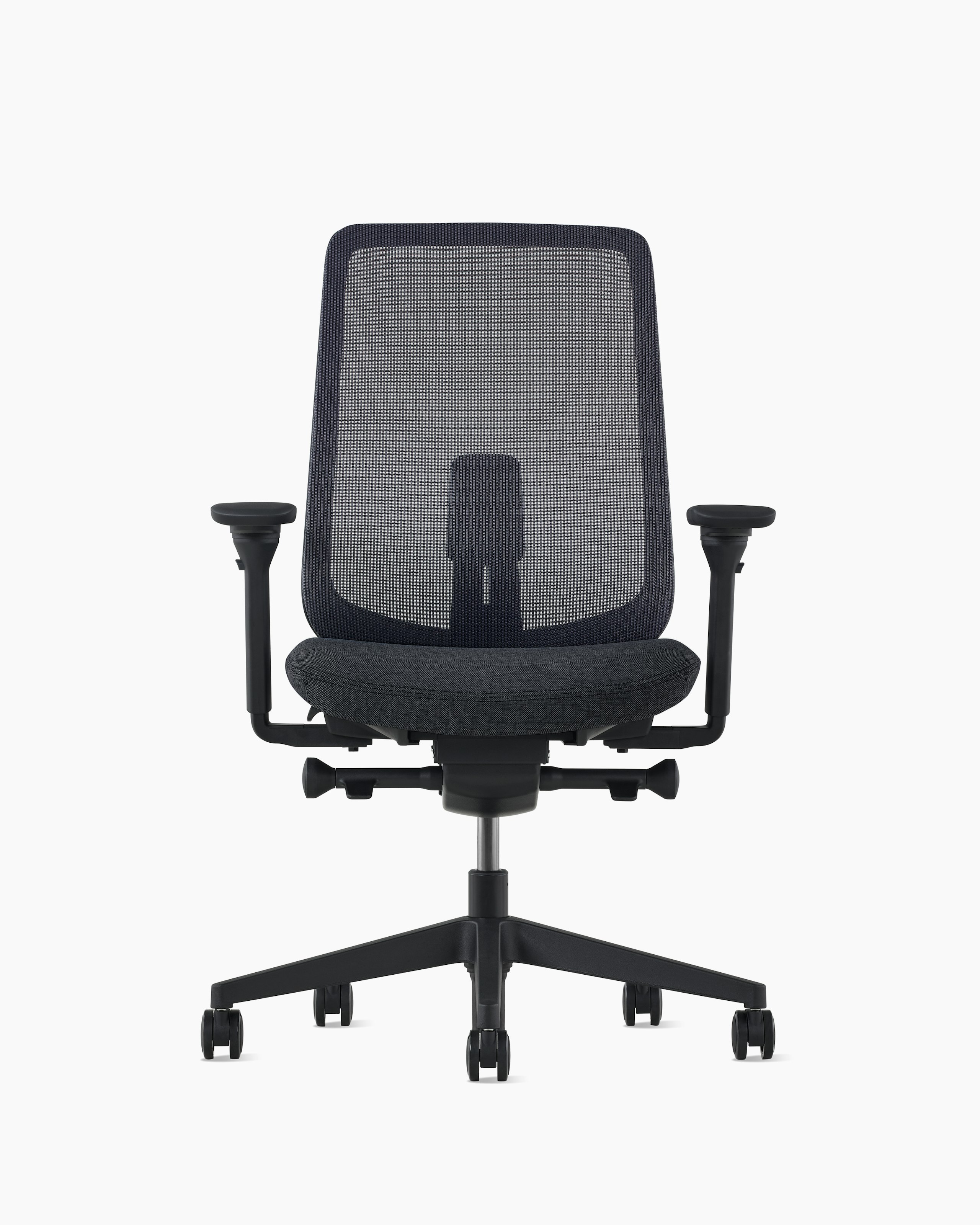 A black Verus Chair viewed from the front.