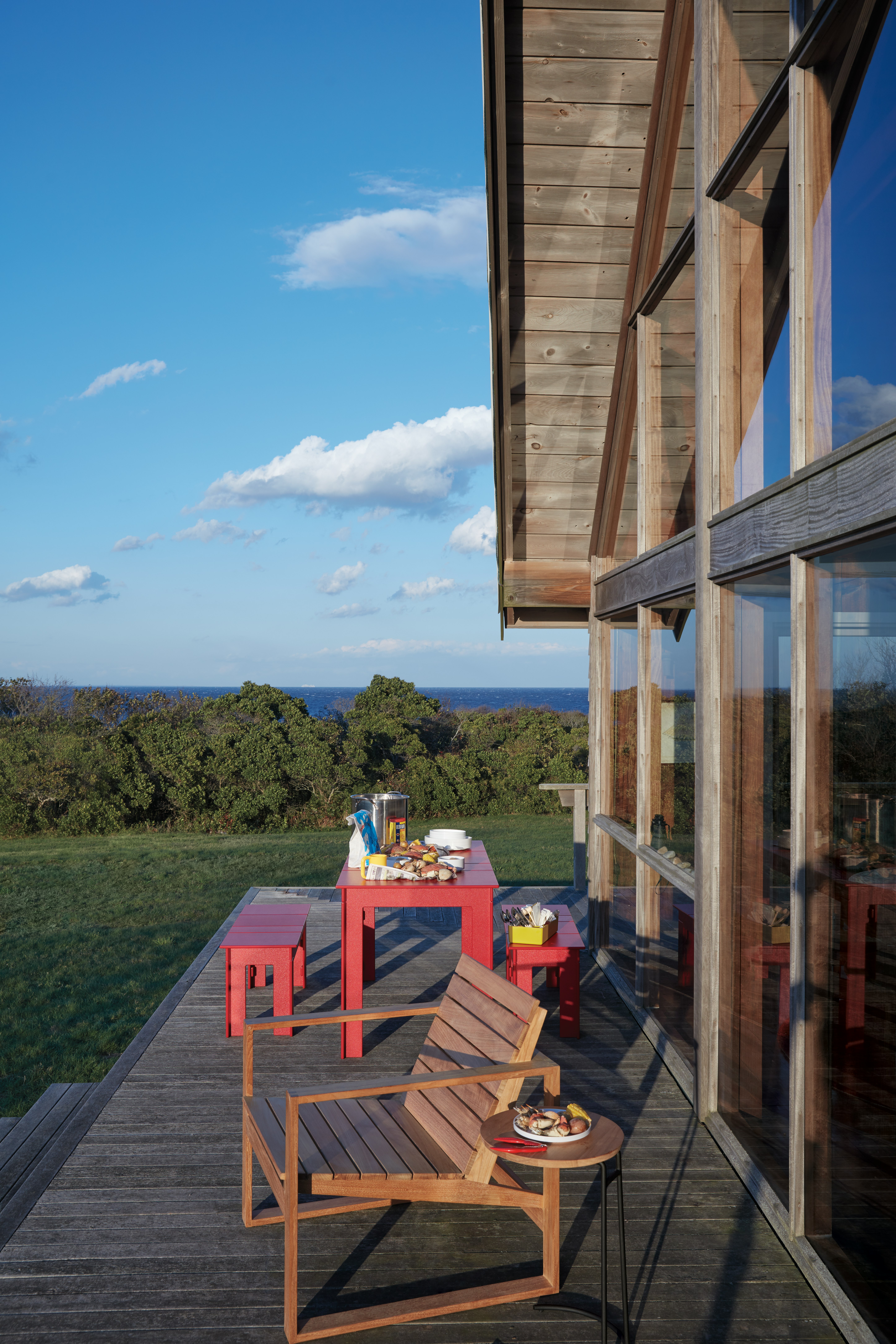 Lollygagger Picnic Table