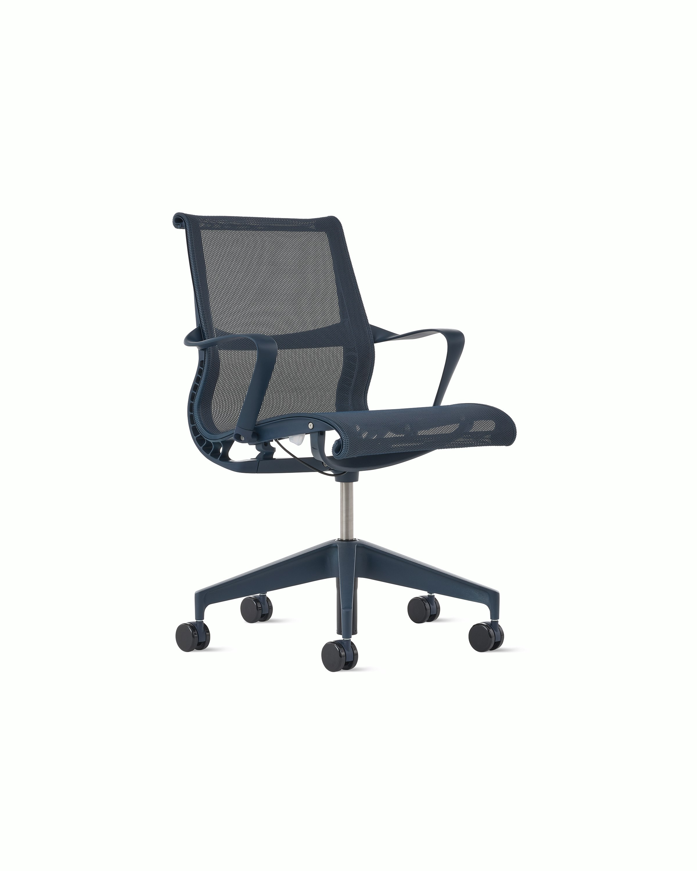Front angle view of a Setu chair with fixed arms in dark blue.