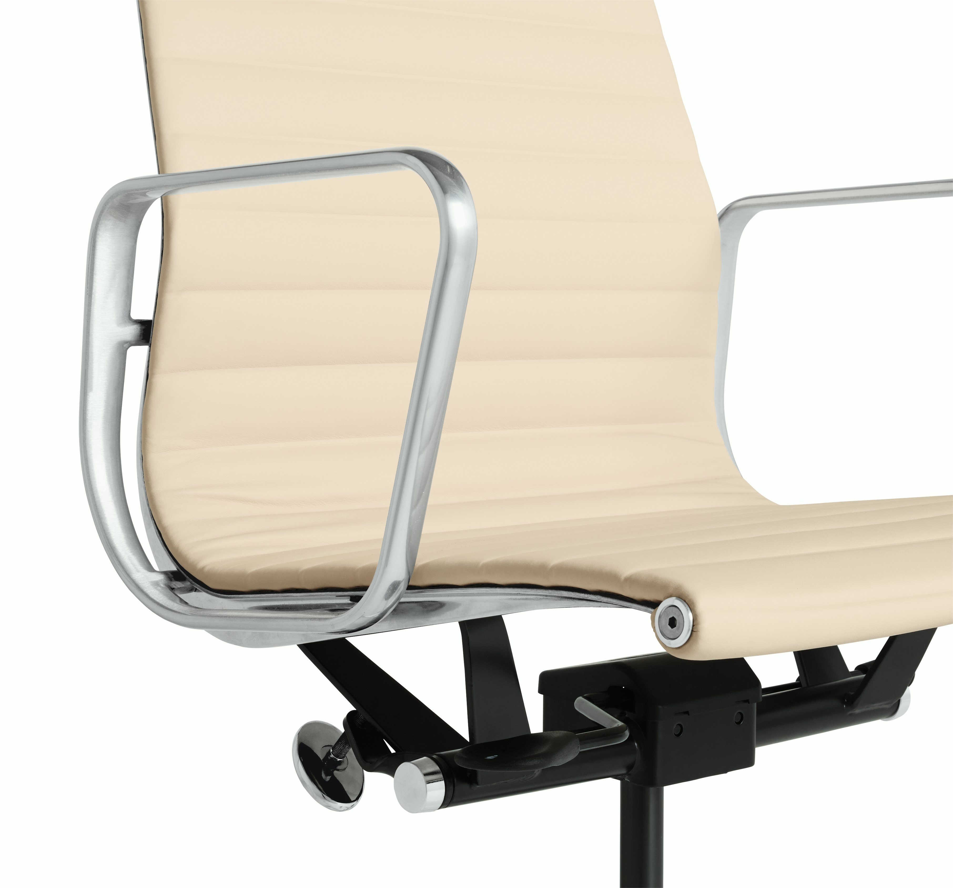 Eames Aluminum Group Executive Chair with Pneumatic Lift