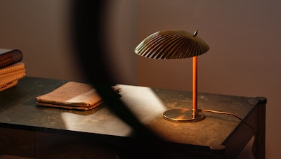 5321 Table Lamp on Morrison Desk