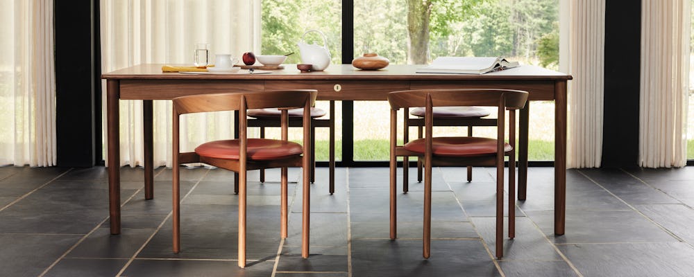 Edel Grand Table with Comma Armchairs