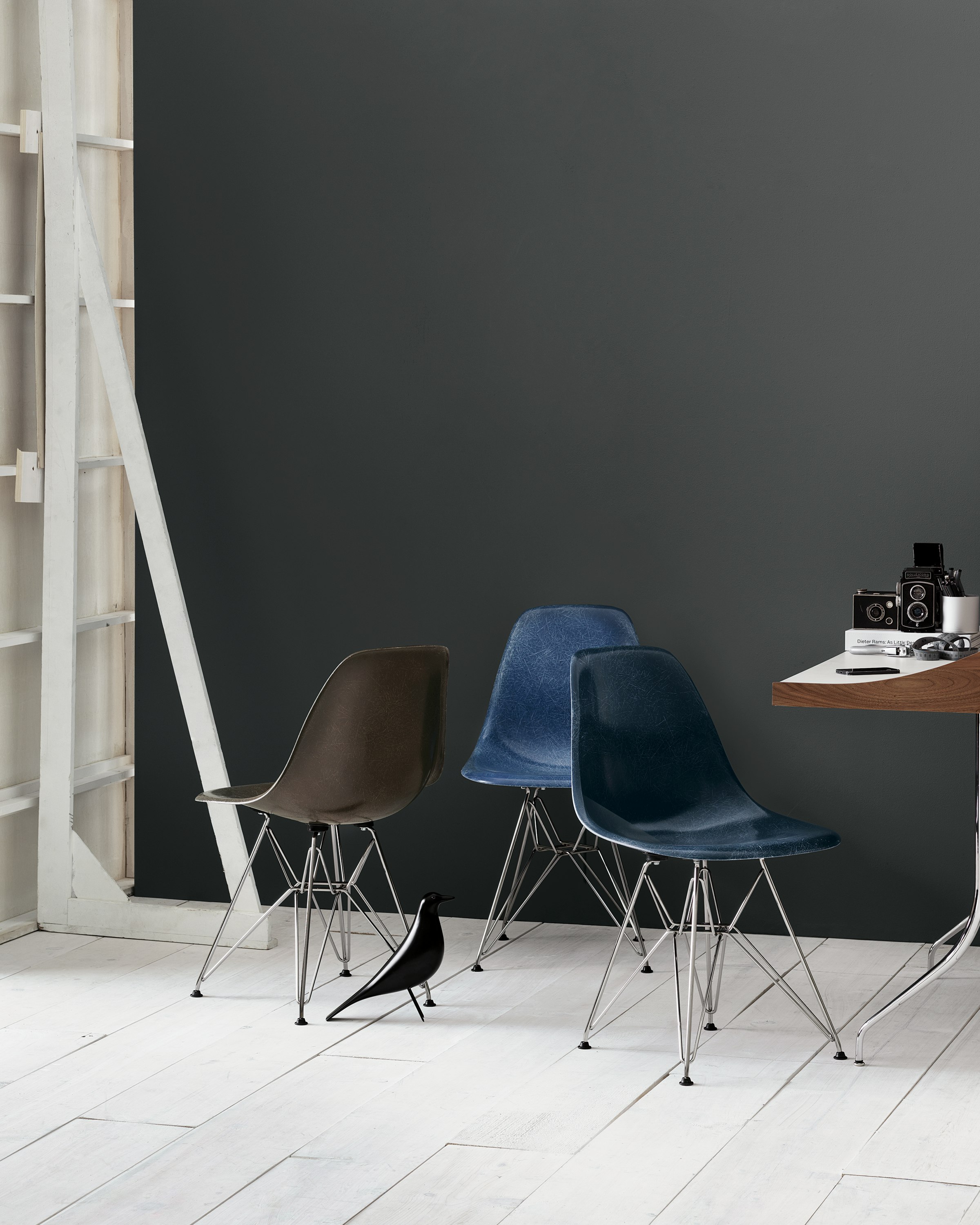 Eames Molded Fiberglass Chairs with Nelson Swag Leg Desk