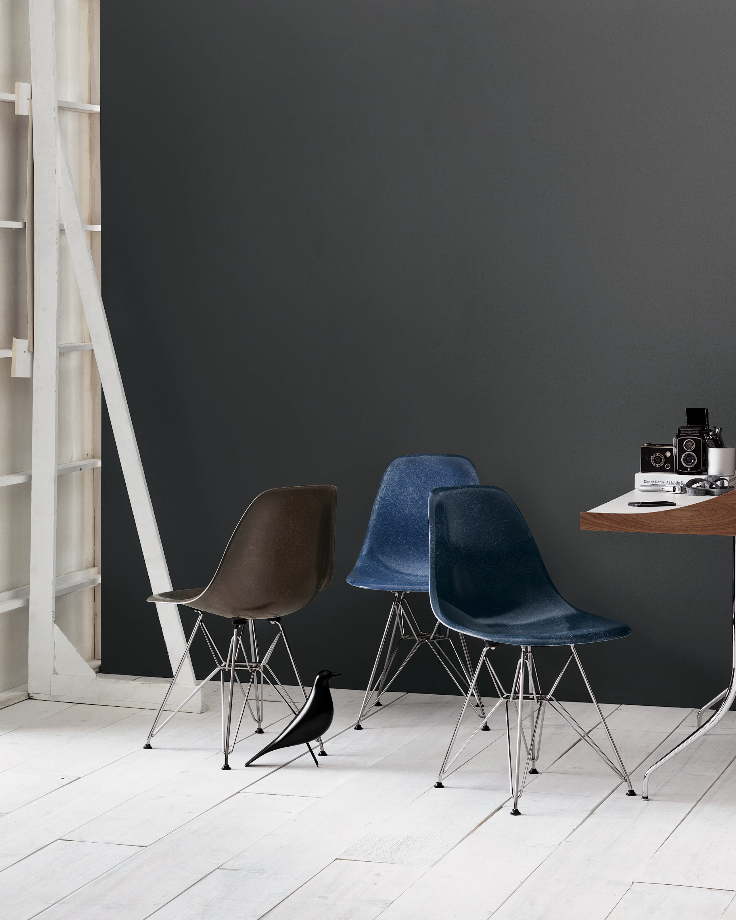 Eames Molded Fiberglass Chairs with Nelson Swag Leg Desk