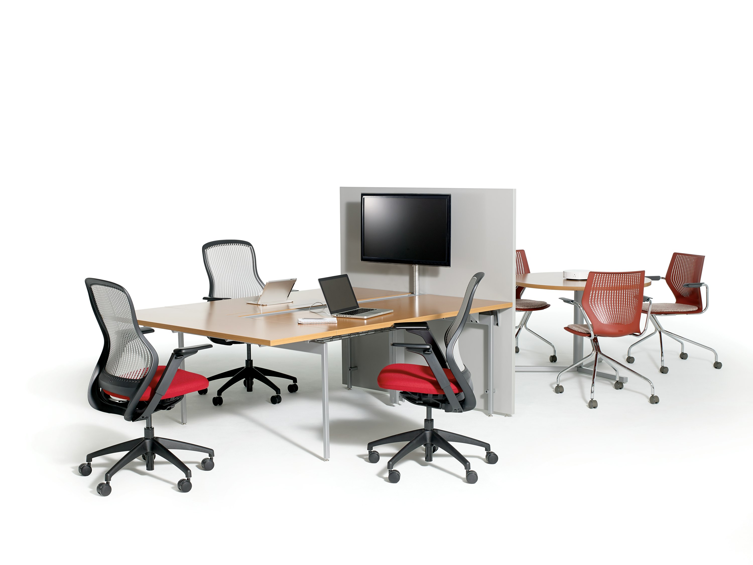 ReGeneration by Knoll, Antenna Workspaces, Antenna Media Enclave, Antenna Workspaces Big Table, Sapper Monitor Arm, MultiGeneration, Antenna Y-Base Round Top Table