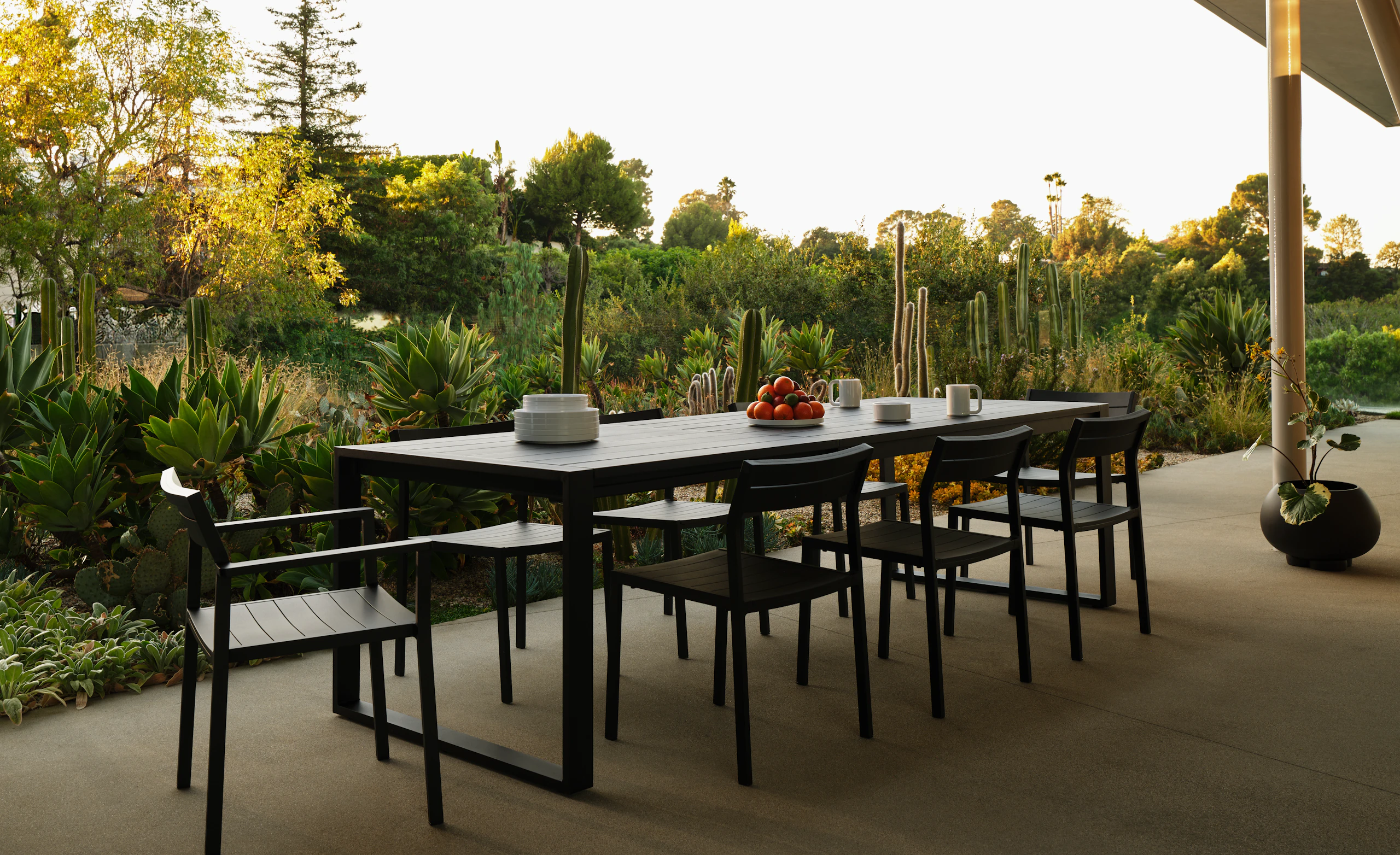 Eos Extension Dining Table and Dining Chairs