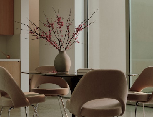 Saarinen Round Dining Table with Saarinen Executive Chairs Saarinen Round Dining Table Executive Chair