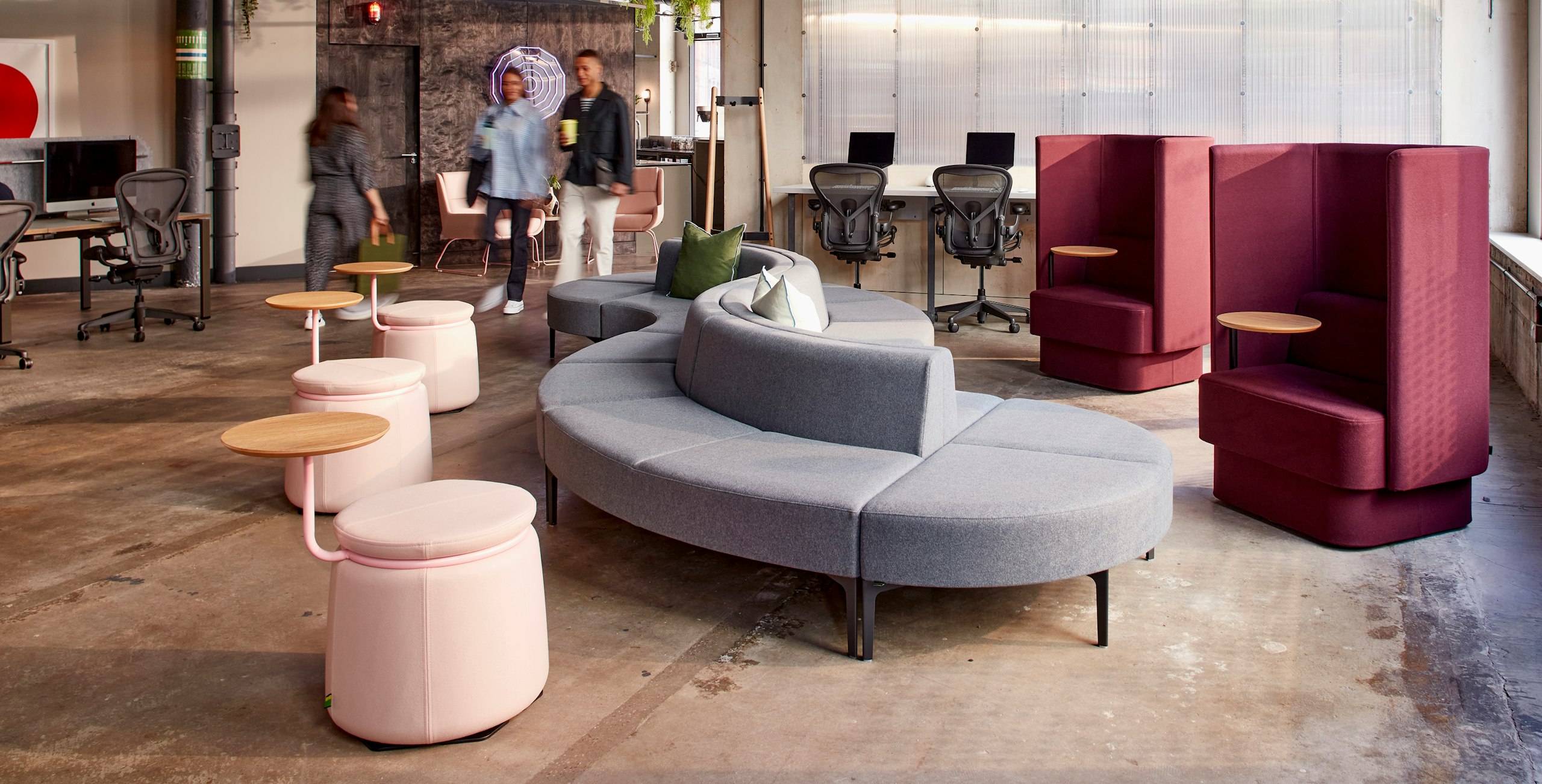 Reception area with Symbol Modular Seating, with Lasso stools and Pullman Chairs, with Aeron chairs in the background.