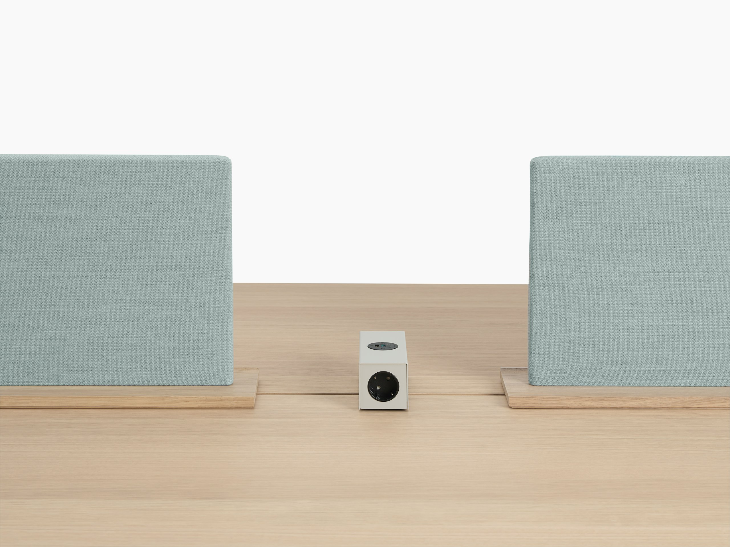 Linear system table oak power outlet grey screen oak fiord 721 detail Muuto