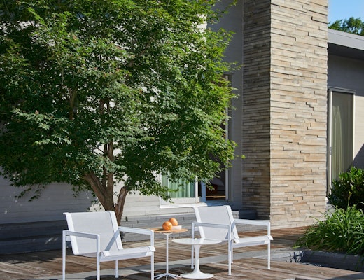 Schultz 1966 Lounge Chair Saarinen Vetro Bianco Outdoor Side Table, Schultz Petal Side Table