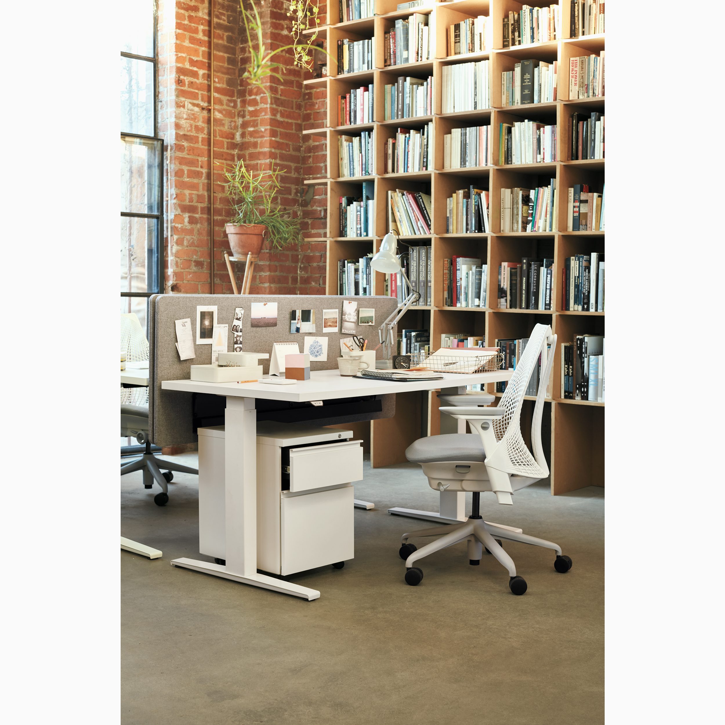 Motia Sit-to-Stand Desk, 29 Motia Sit-to-Stand Desk, 29