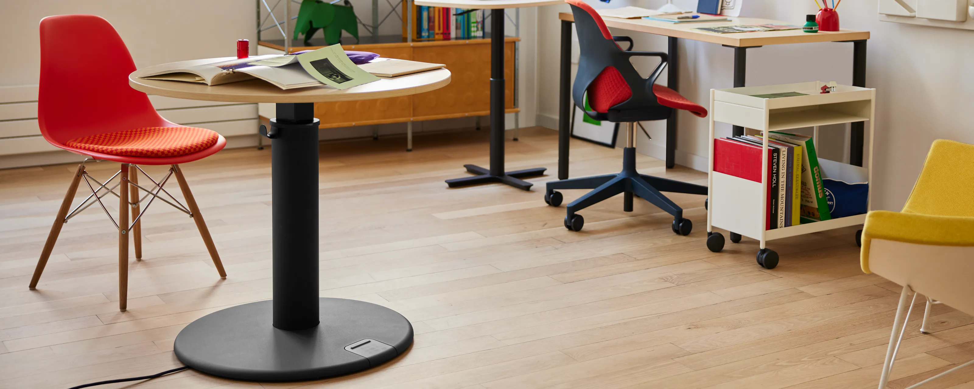 OE1 Sit-to-Stand Table, Round – Design Within Reach