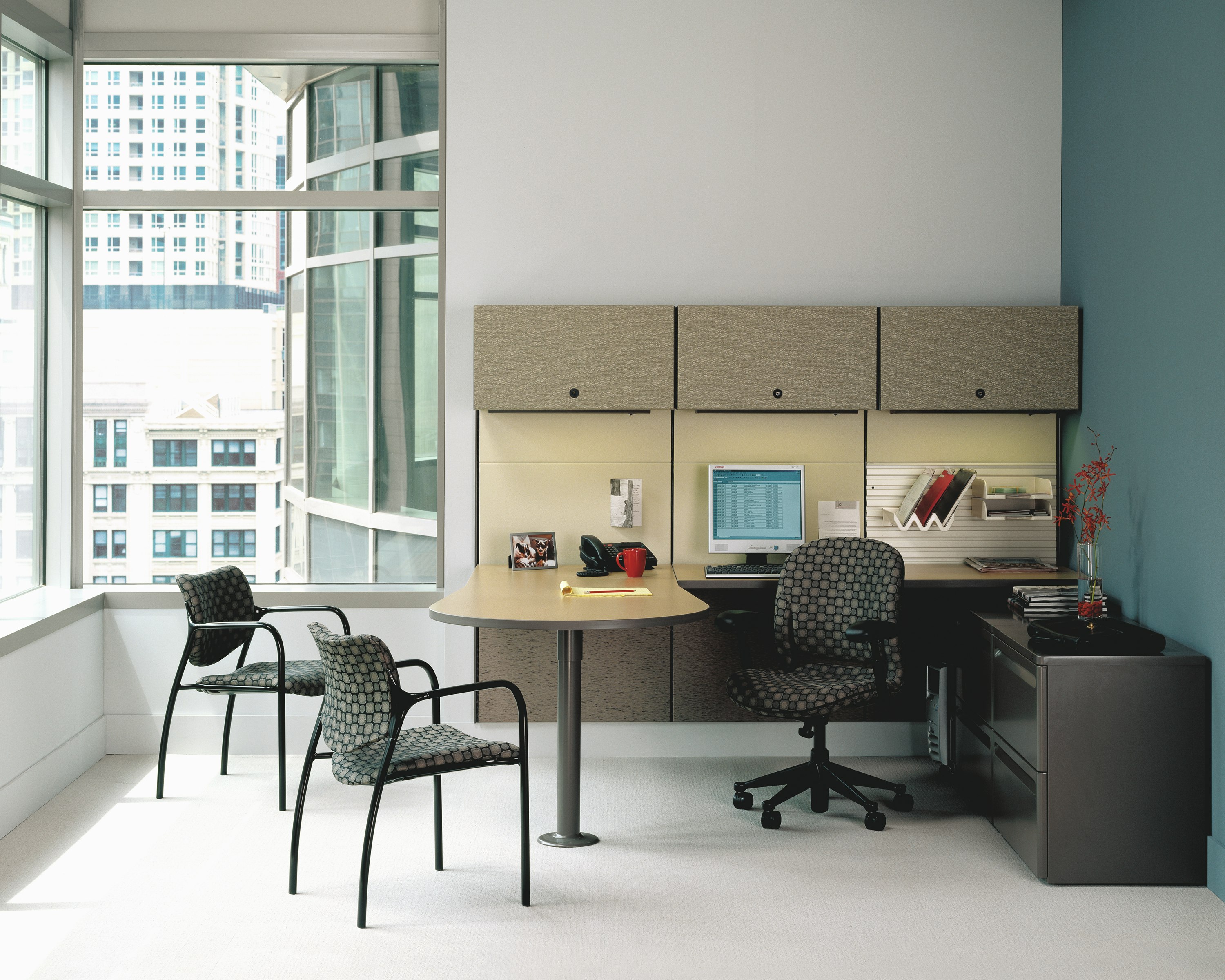 Ethospace Workstation with Peninsula Surface Meeting Area