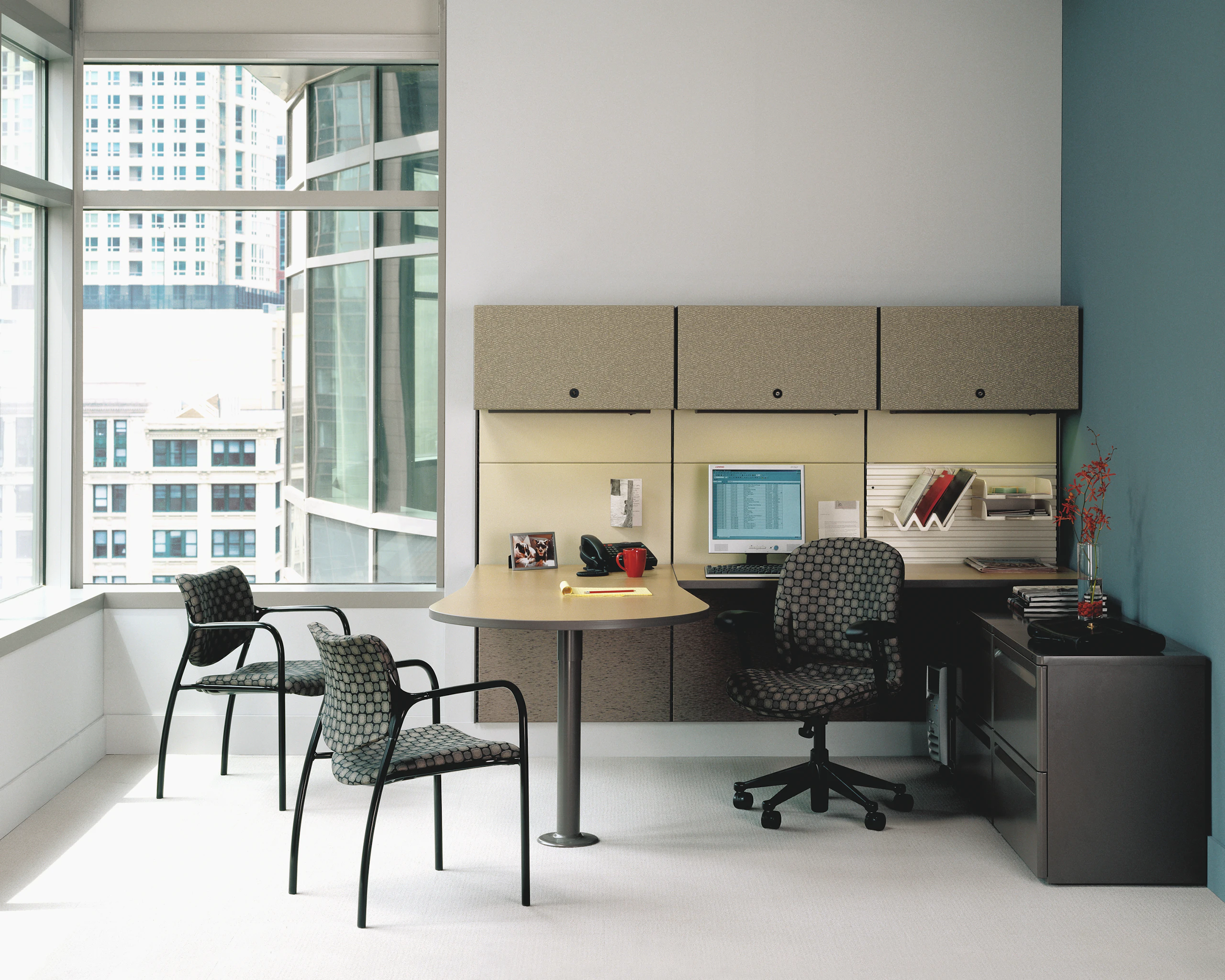 Ethospace Workstation with Peninsula Surface Meeting Area