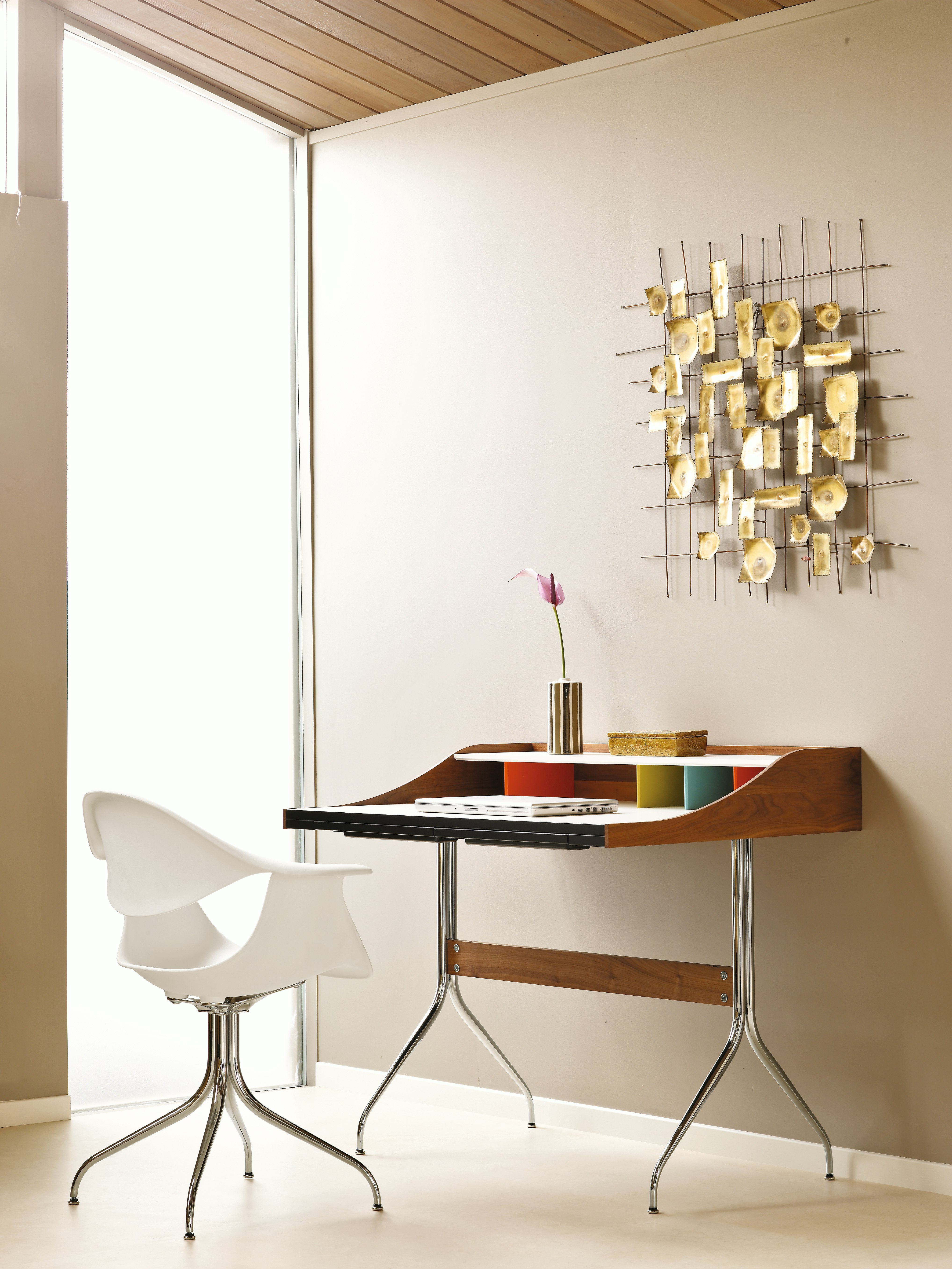 Nelson Swag Leg Armchair